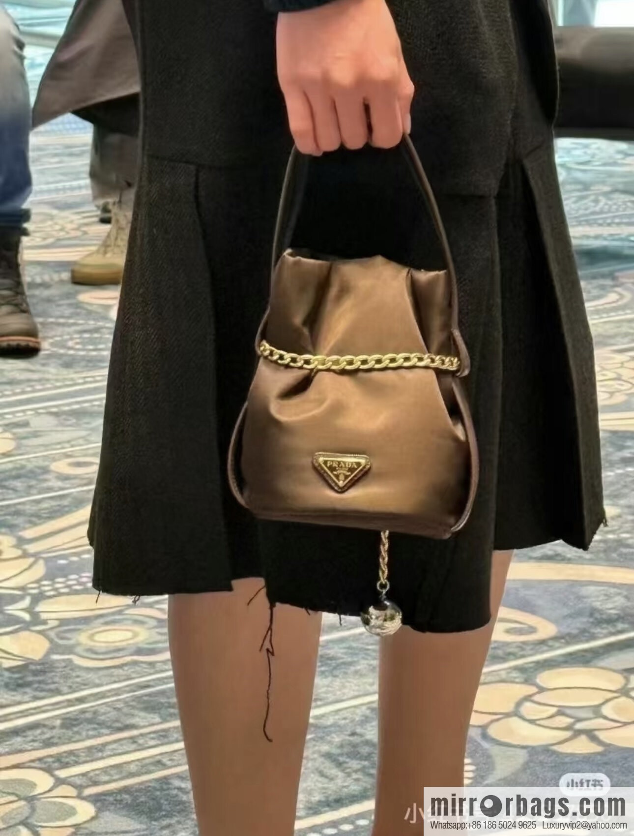 PRADA 🎉 new catwalk model 🎉 1BE088 rich small bucket 🎉🎉 coffee color