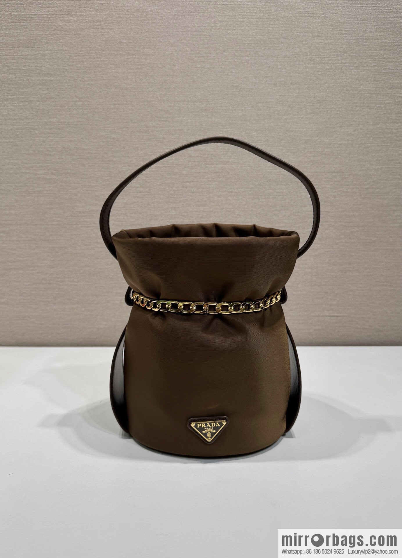 PRADA 🎉 new catwalk model 🎉 1BE088 rich small bucket 🎉🎉 coffee color