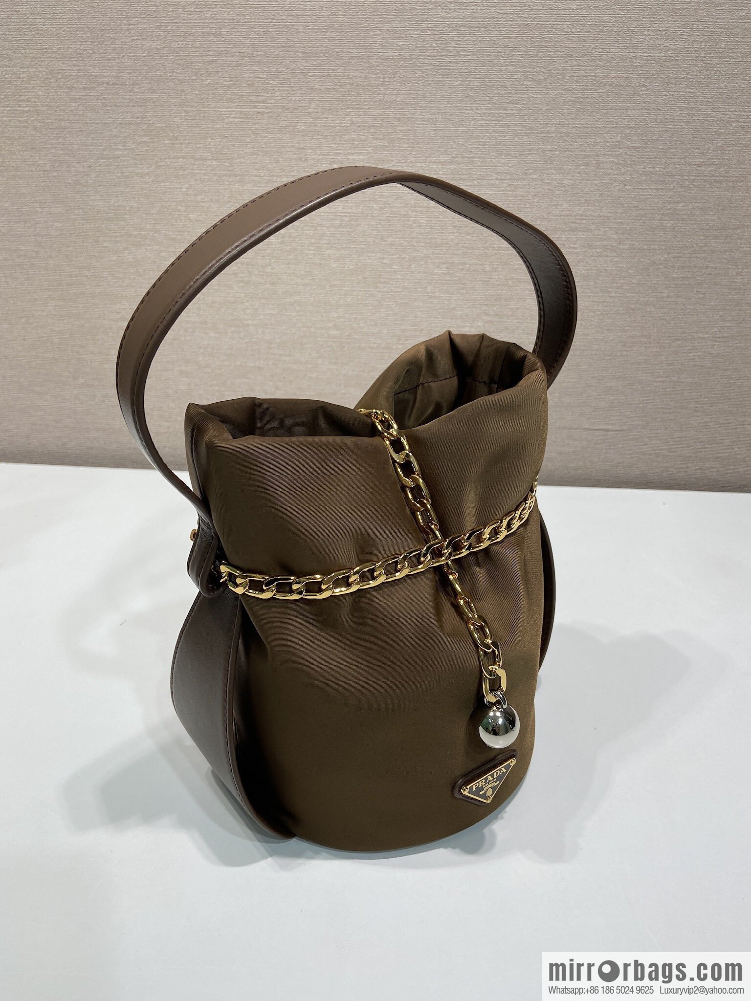 PRADA 🎉 new catwalk model 🎉 1BE088 rich small bucket 🎉🎉 coffee color