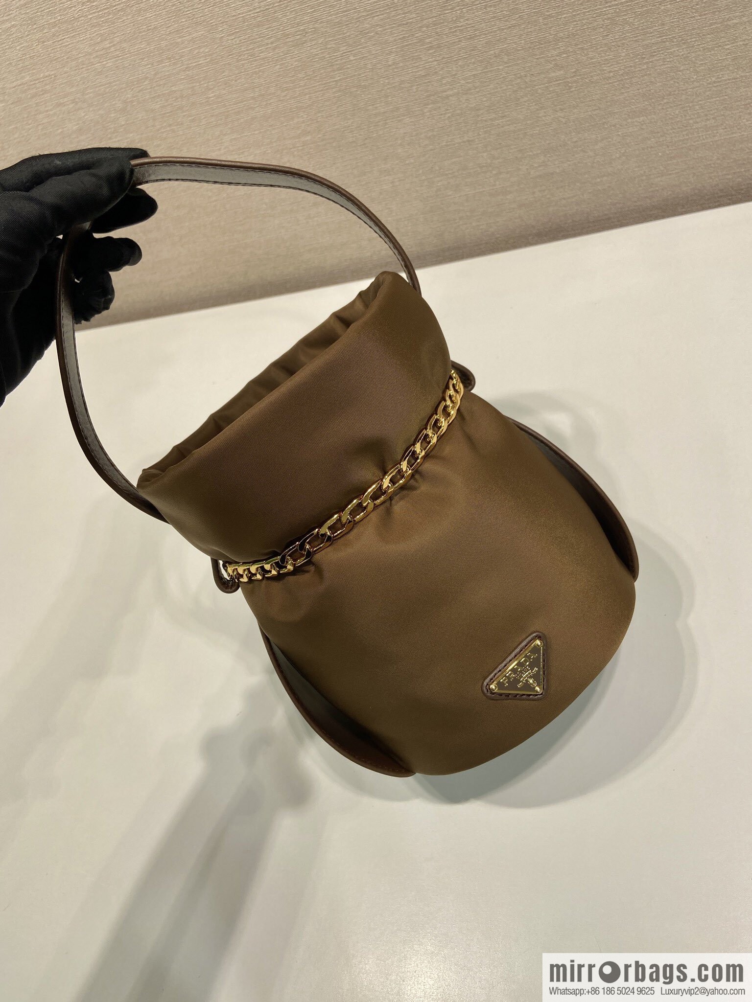 PRADA 🎉 new catwalk model 🎉 1BE088 rich small bucket 🎉🎉 coffee color