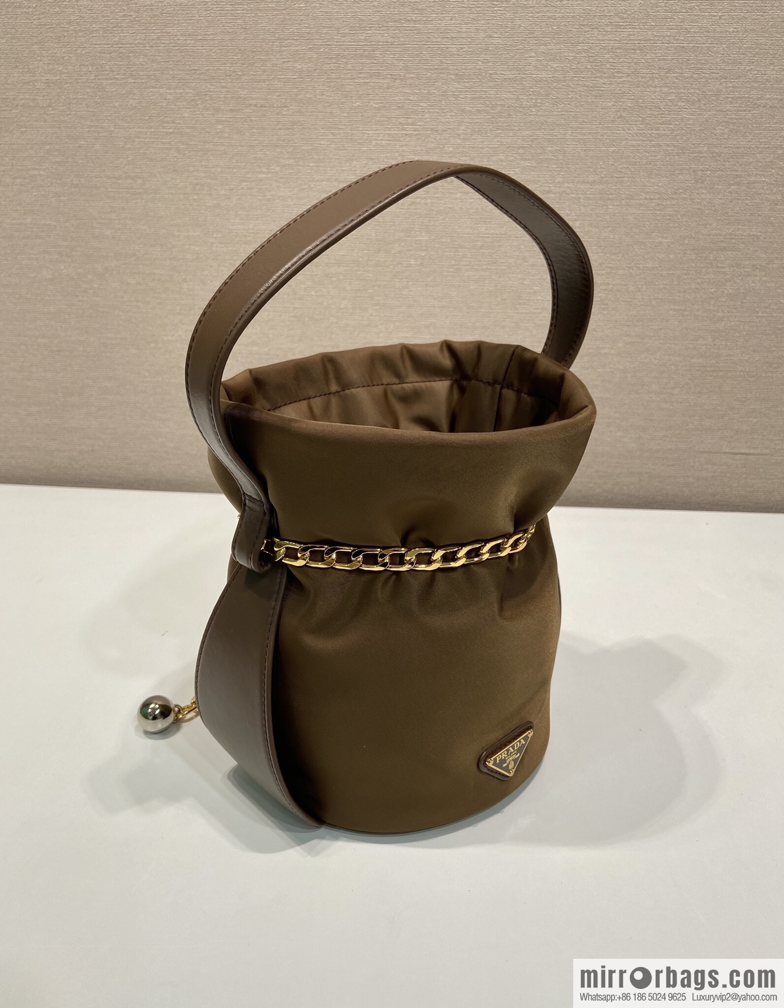 PRADA 🎉 new catwalk model 🎉 1BE088 rich small bucket 🎉🎉 coffee color