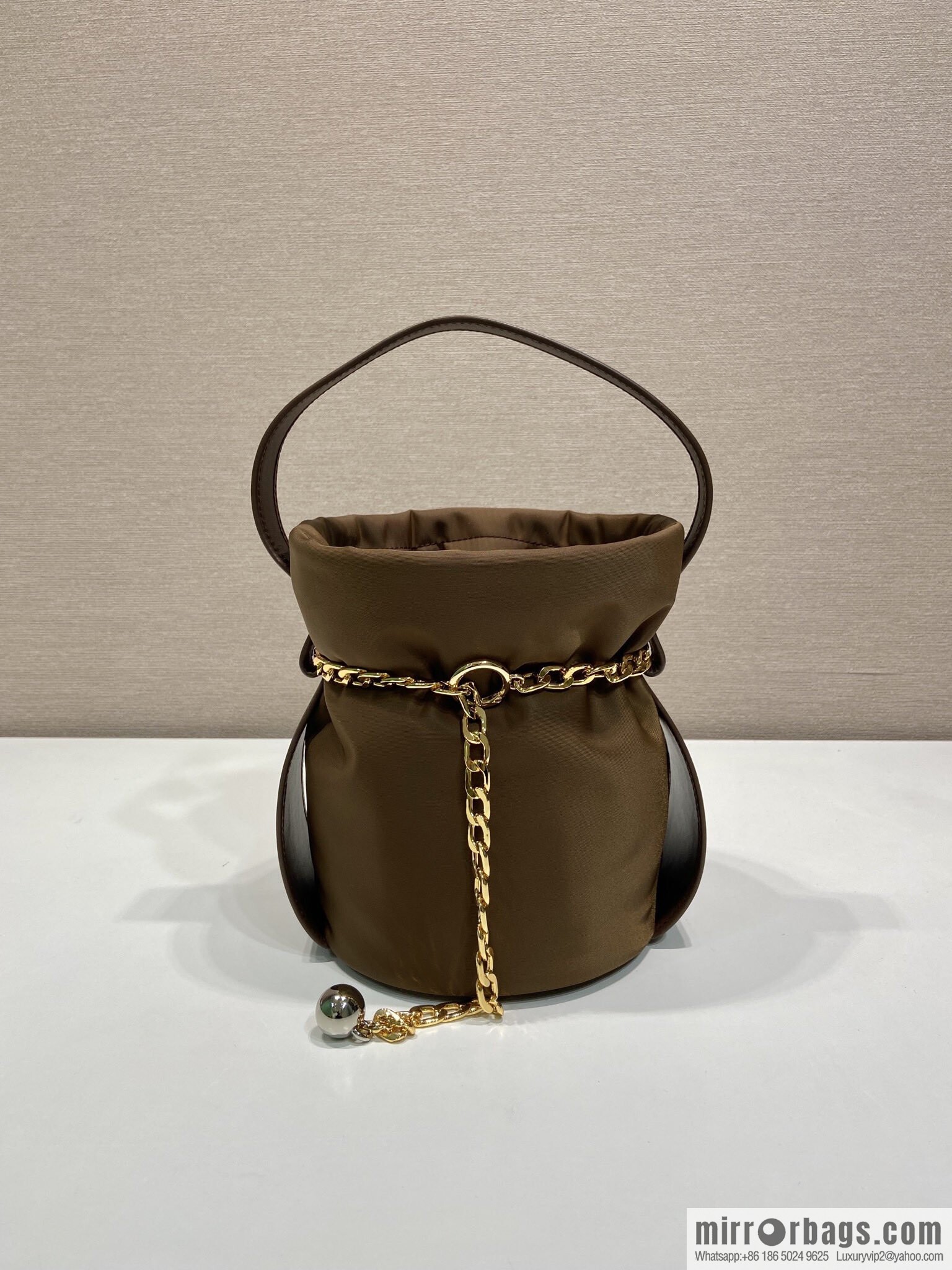 PRADA 🎉 new catwalk model 🎉 1BE088 rich small bucket 🎉🎉 coffee color
