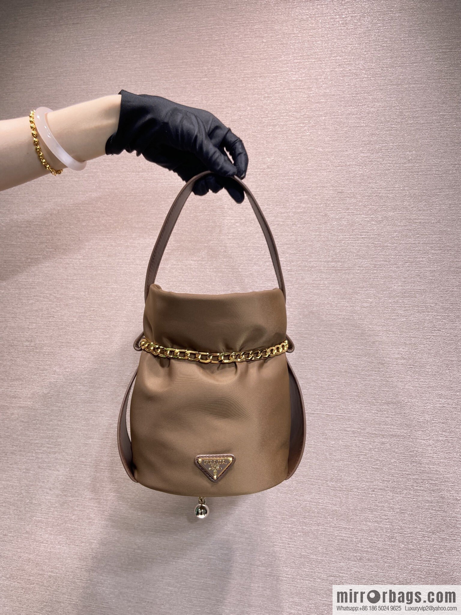 PRADA 🎉 new catwalk model 🎉 1BE088 rich small bucket 🎉🎉 coffee color