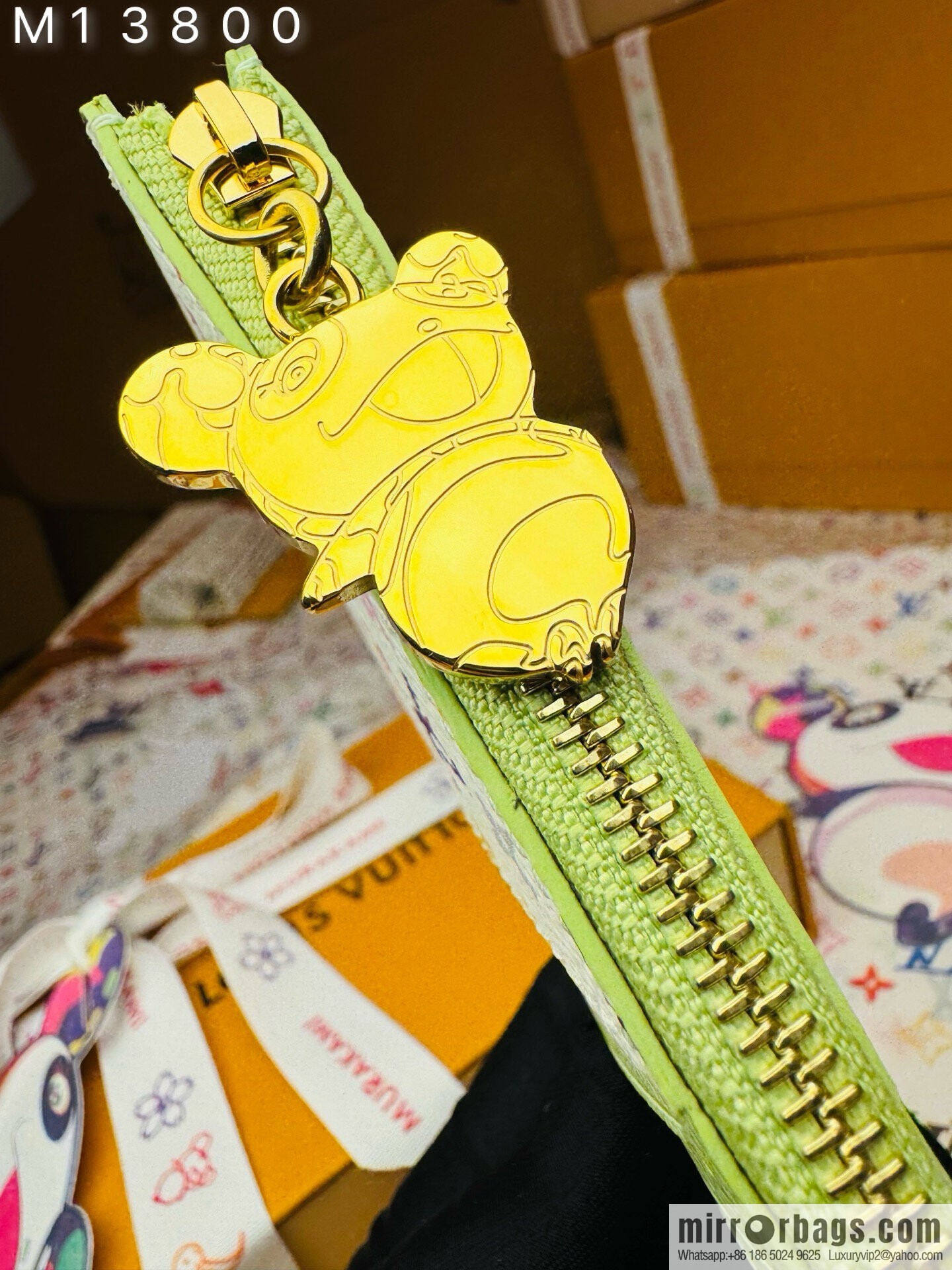 LV M13800 LV x TM ROMY Clip
