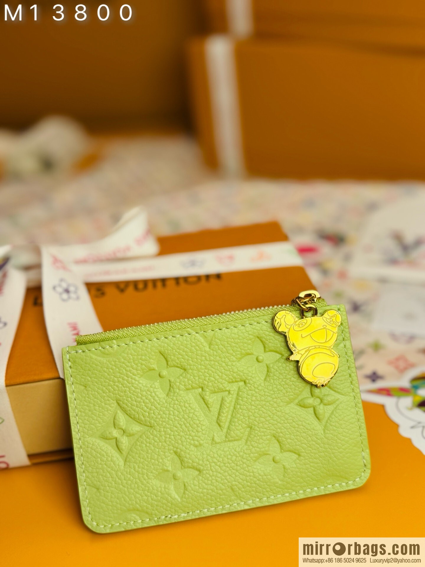 LV M13800 LV x TM ROMY Clip