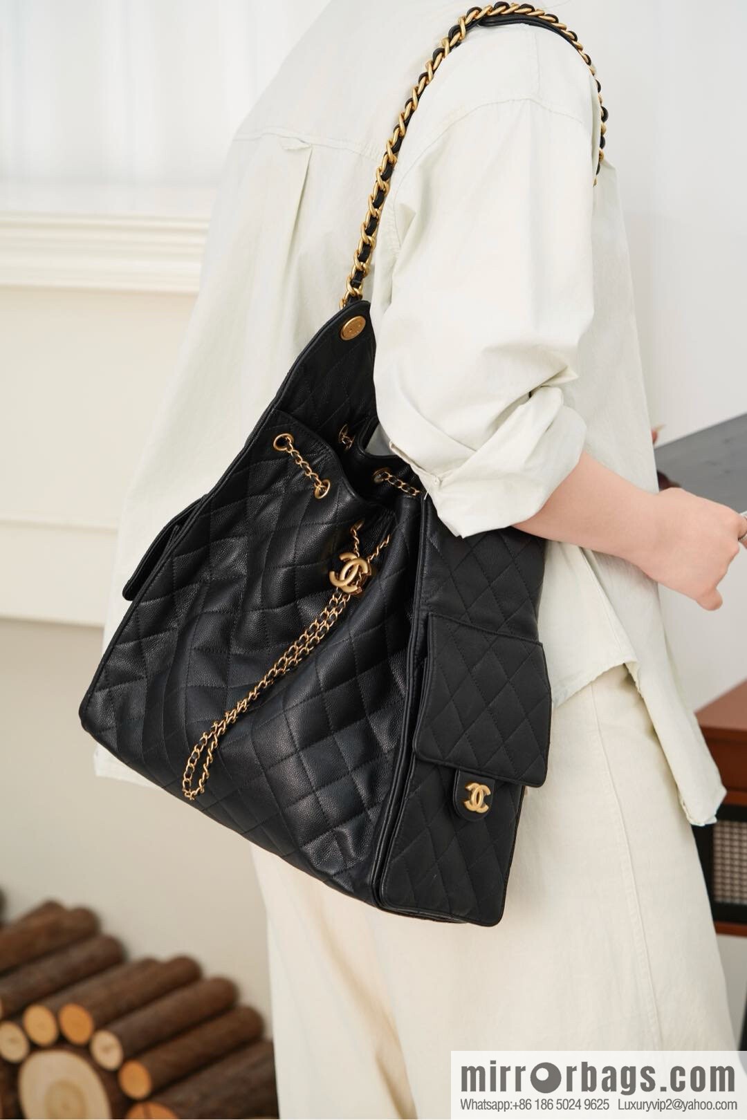 𝐂𝐡𝐚𝐧𝐞𝐥 𝟐𝟓𝐬 𝐡𝐨𝐛𝐨 𝐛𝐚𝐠 Drawstring Bucket Bag, Black Gold Caviar, Large ✔️ AS5311