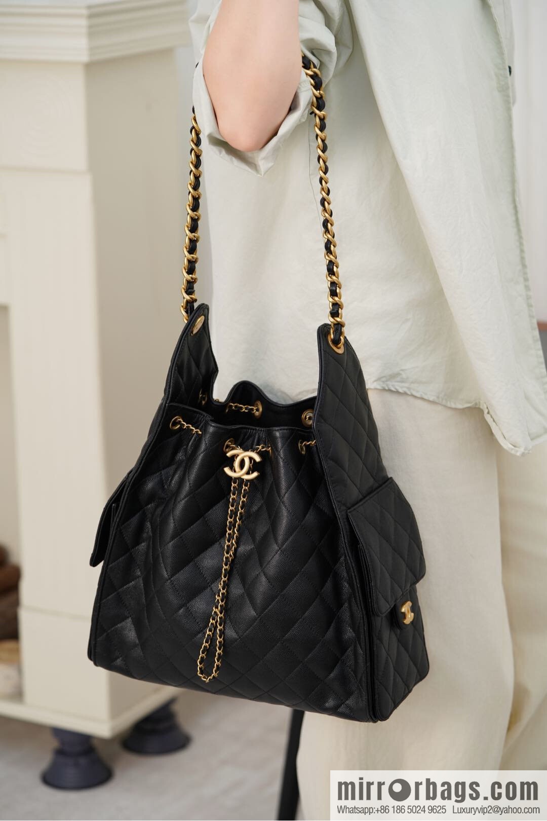 𝐂𝐡𝐚𝐧𝐞𝐥 𝟐𝟓𝐬 𝐡𝐨𝐛𝐨 𝐛𝐚𝐠 Drawstring Bucket Bag, Black Gold Caviar, Large ✔️ AS5311