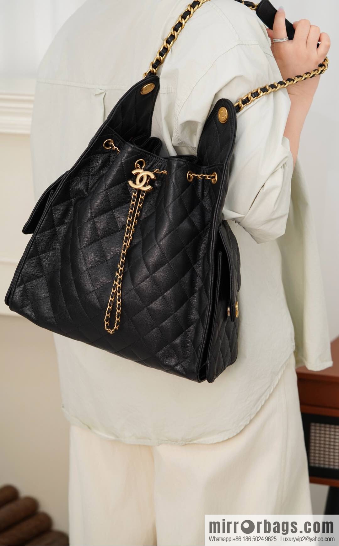 𝐂𝐡𝐚𝐧𝐞𝐥 𝟐𝟓𝐬 𝐡𝐨𝐛𝐨 𝐛𝐚𝐠 Drawstring Bucket Bag, Black Gold Caviar, Large ✔️ AS5311