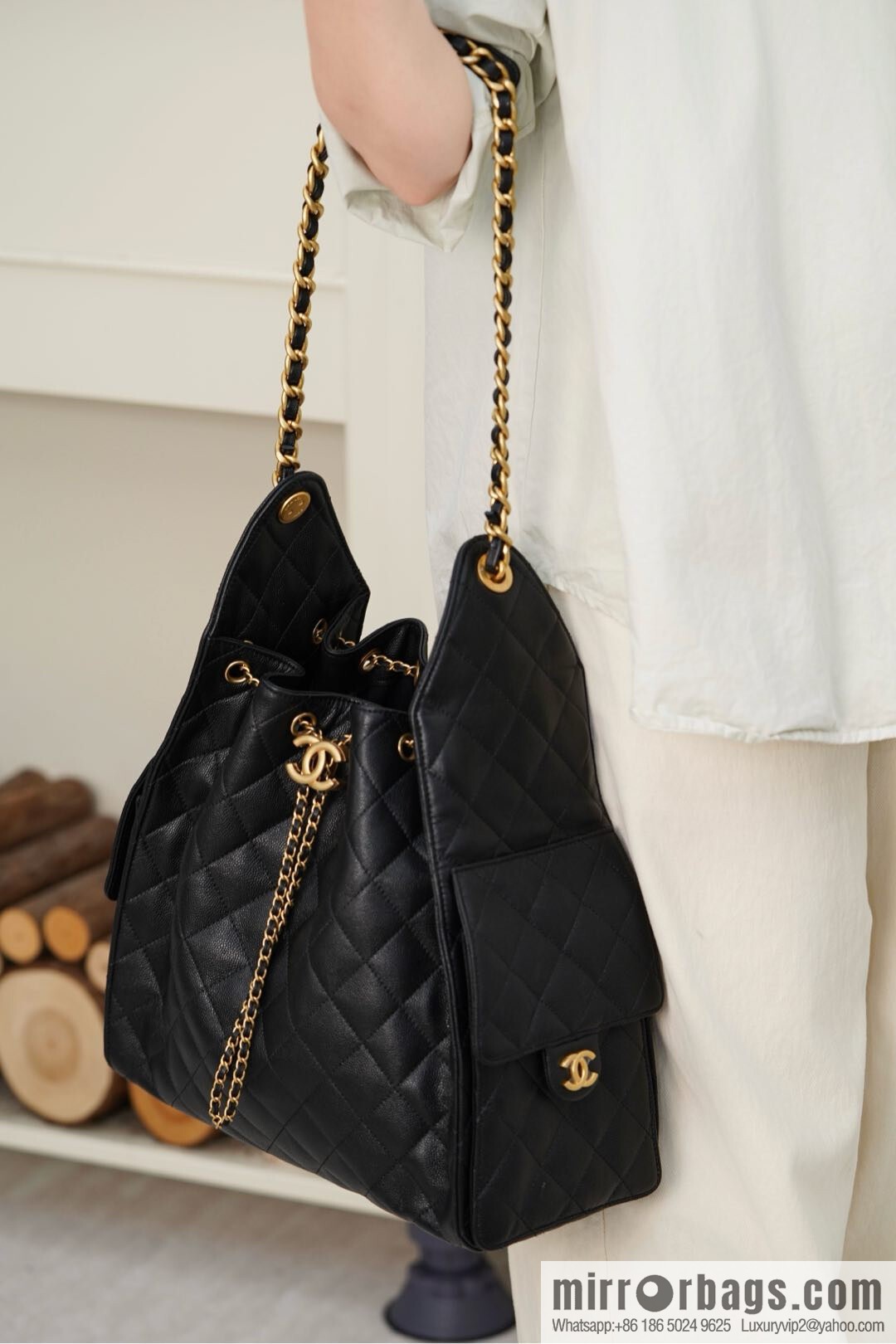 𝐂𝐡𝐚𝐧𝐞𝐥 𝟐𝟓𝐬 𝐡𝐨𝐛𝐨 𝐛𝐚𝐠 Drawstring Bucket Bag, Black Gold Caviar, Large ✔️ AS5311