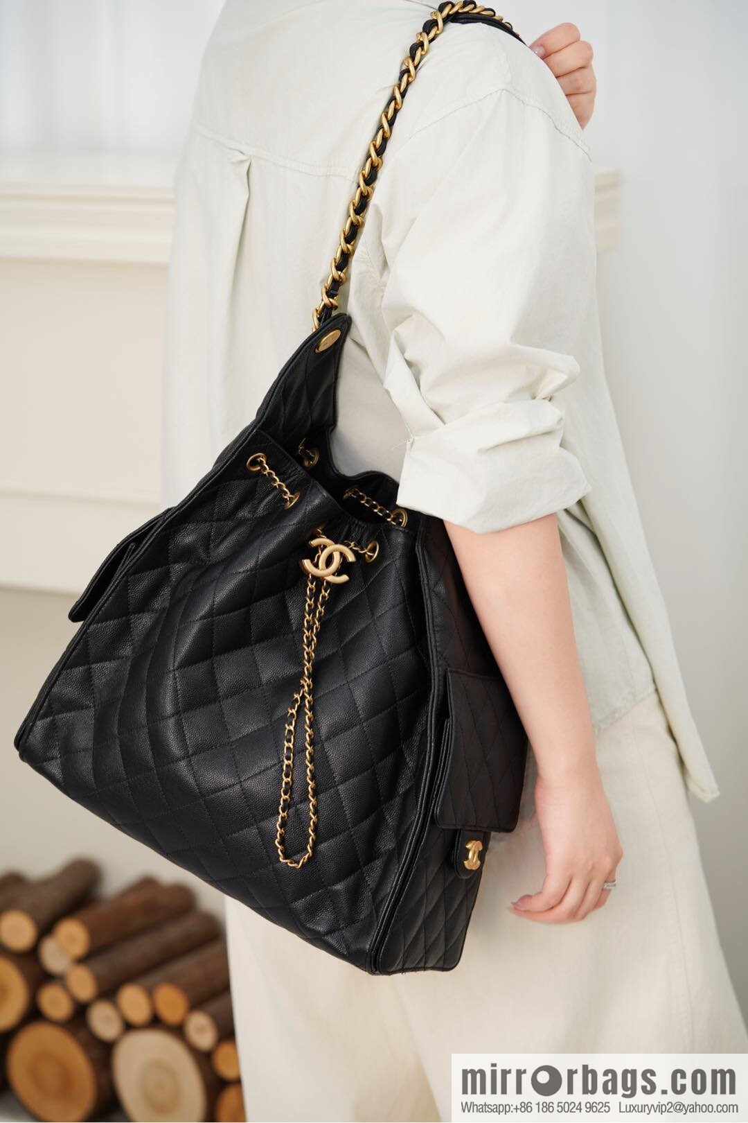 𝐂𝐡𝐚𝐧𝐞𝐥 𝟐𝟓𝐬 𝐡𝐨𝐛𝐨 𝐛𝐚𝐠 Drawstring Bucket Bag, Black Gold Caviar, Large ✔️ AS5311