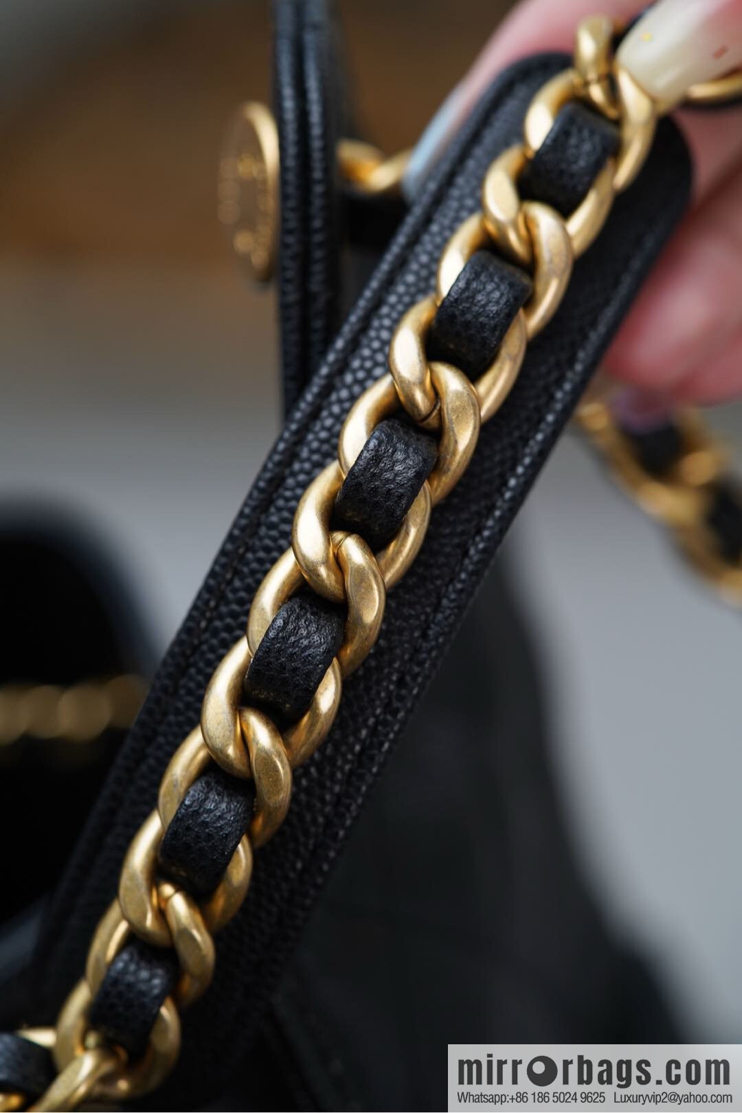𝐂𝐡𝐚𝐧𝐞𝐥 𝟐𝟓𝐬 𝐡𝐨𝐛𝐨 𝐛𝐚𝐠 Drawstring Bucket Bag, Black Gold Caviar, Large ✔️ AS5311