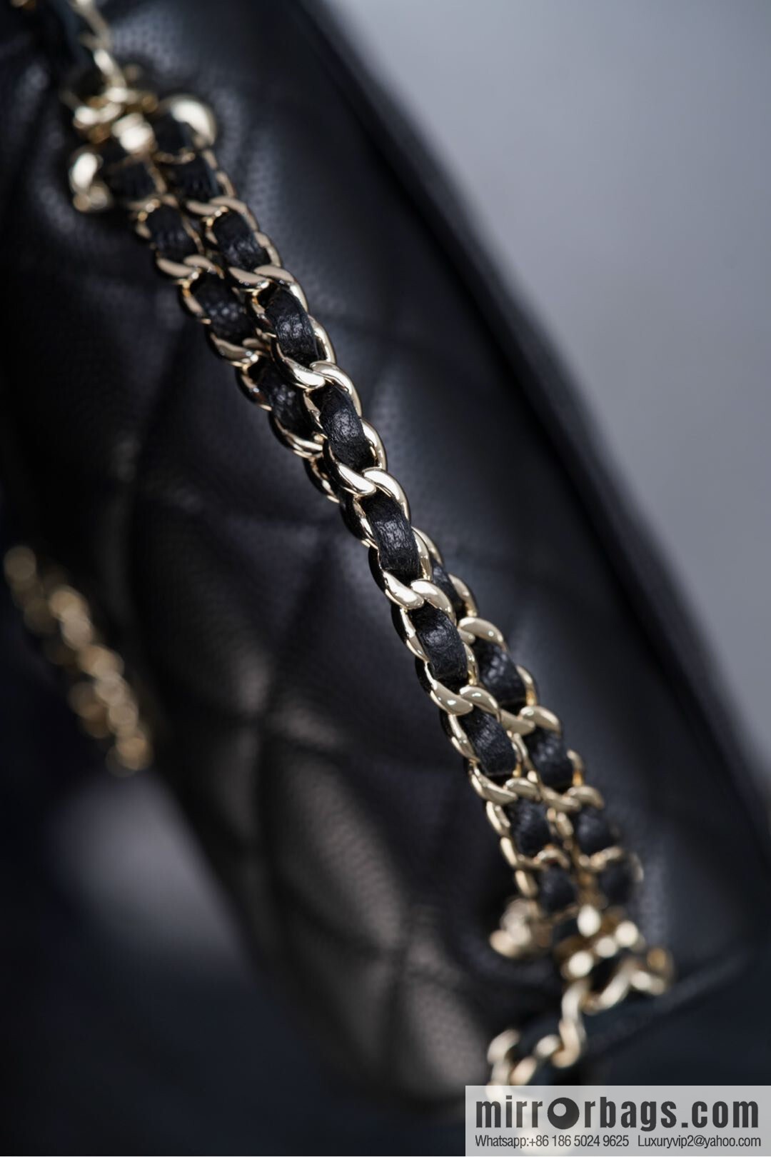 ππ‘ππ§ππ₯ 25s Cross Handle Black Gold Litchi π Vertical AP3237