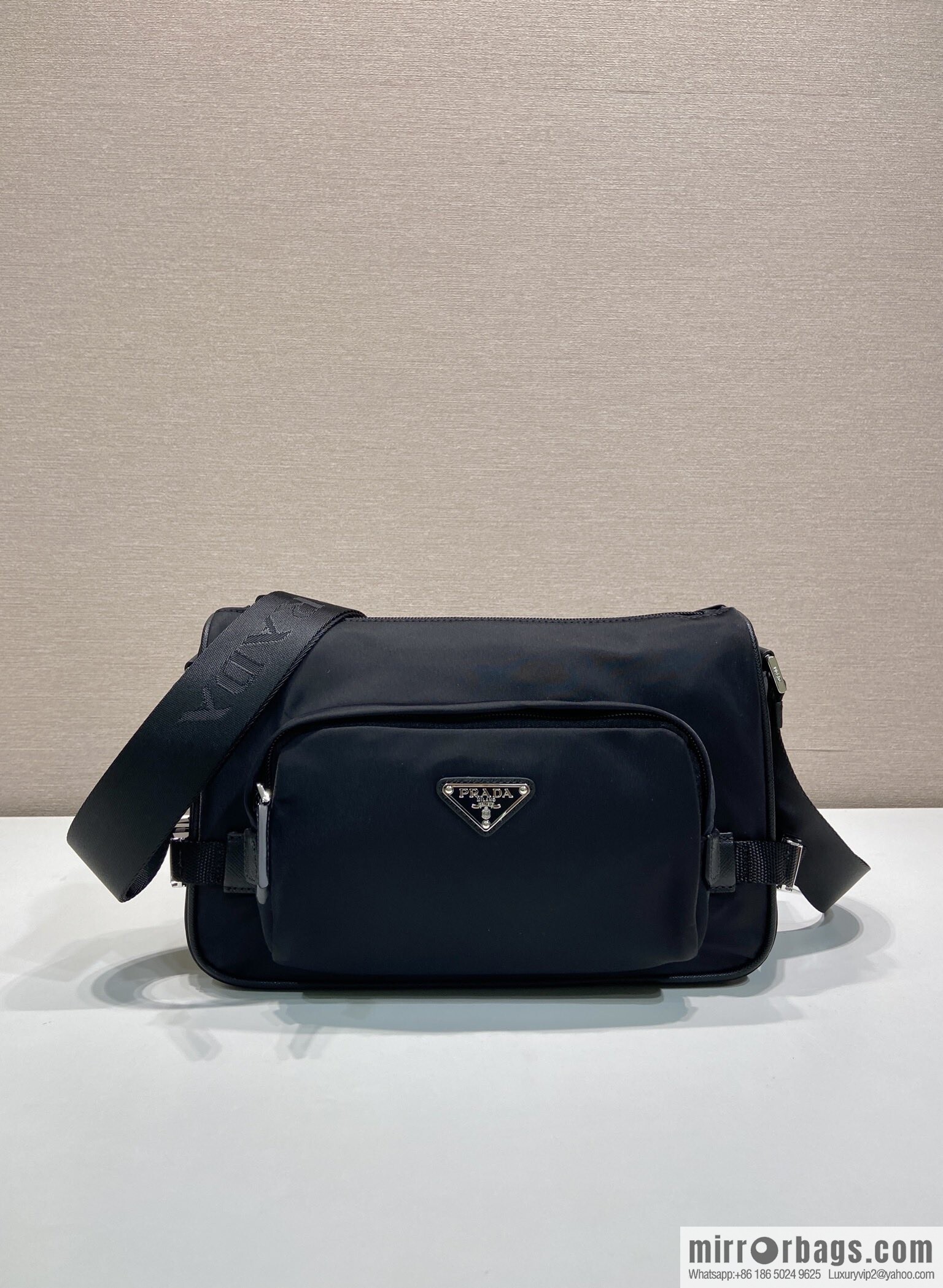 PRADA 🎉 new mailman bag 🎉🎉 2VH192 small🎉🎉