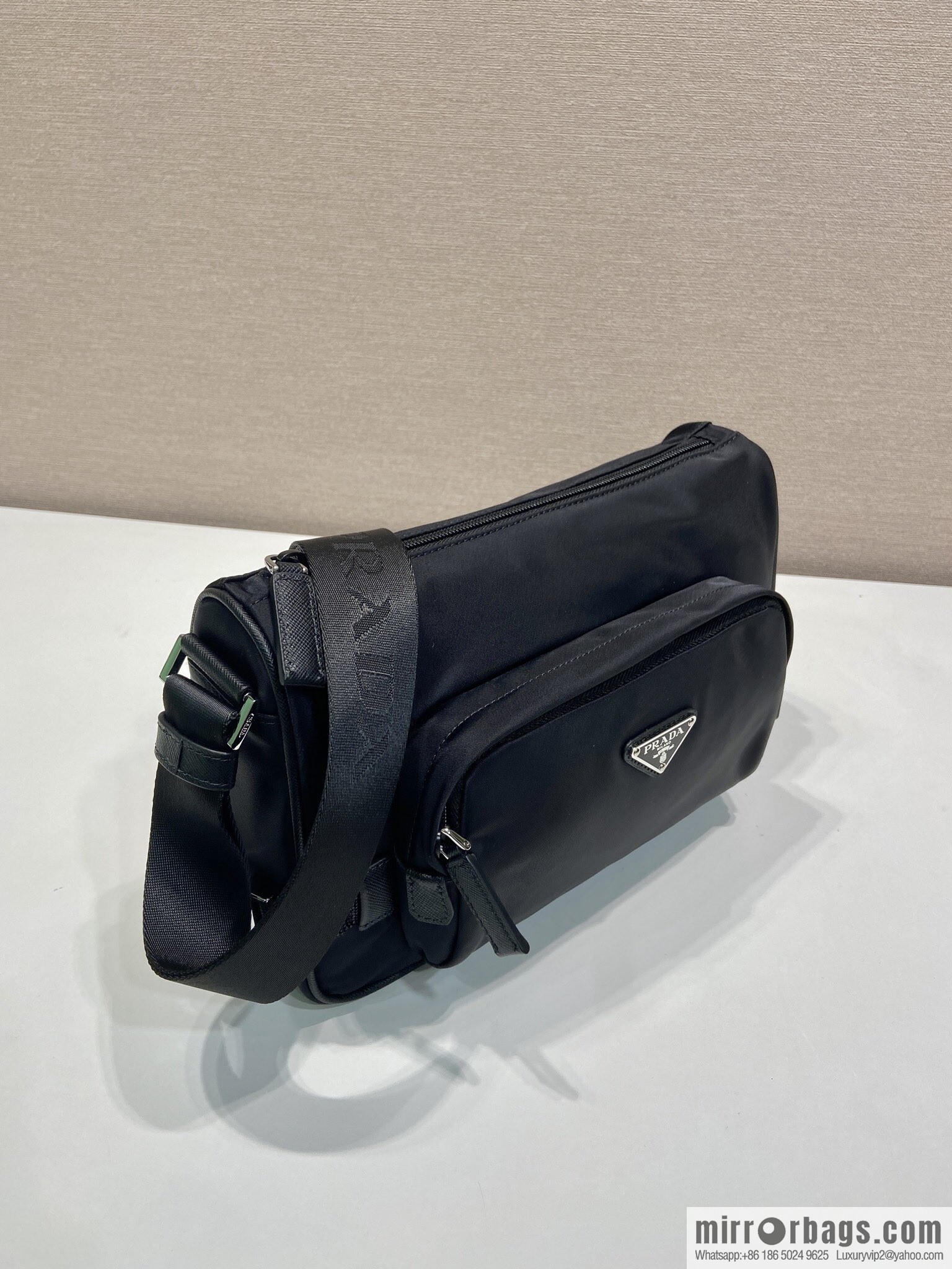 PRADA 🎉 new mailman bag 🎉🎉 2VH192 small🎉🎉