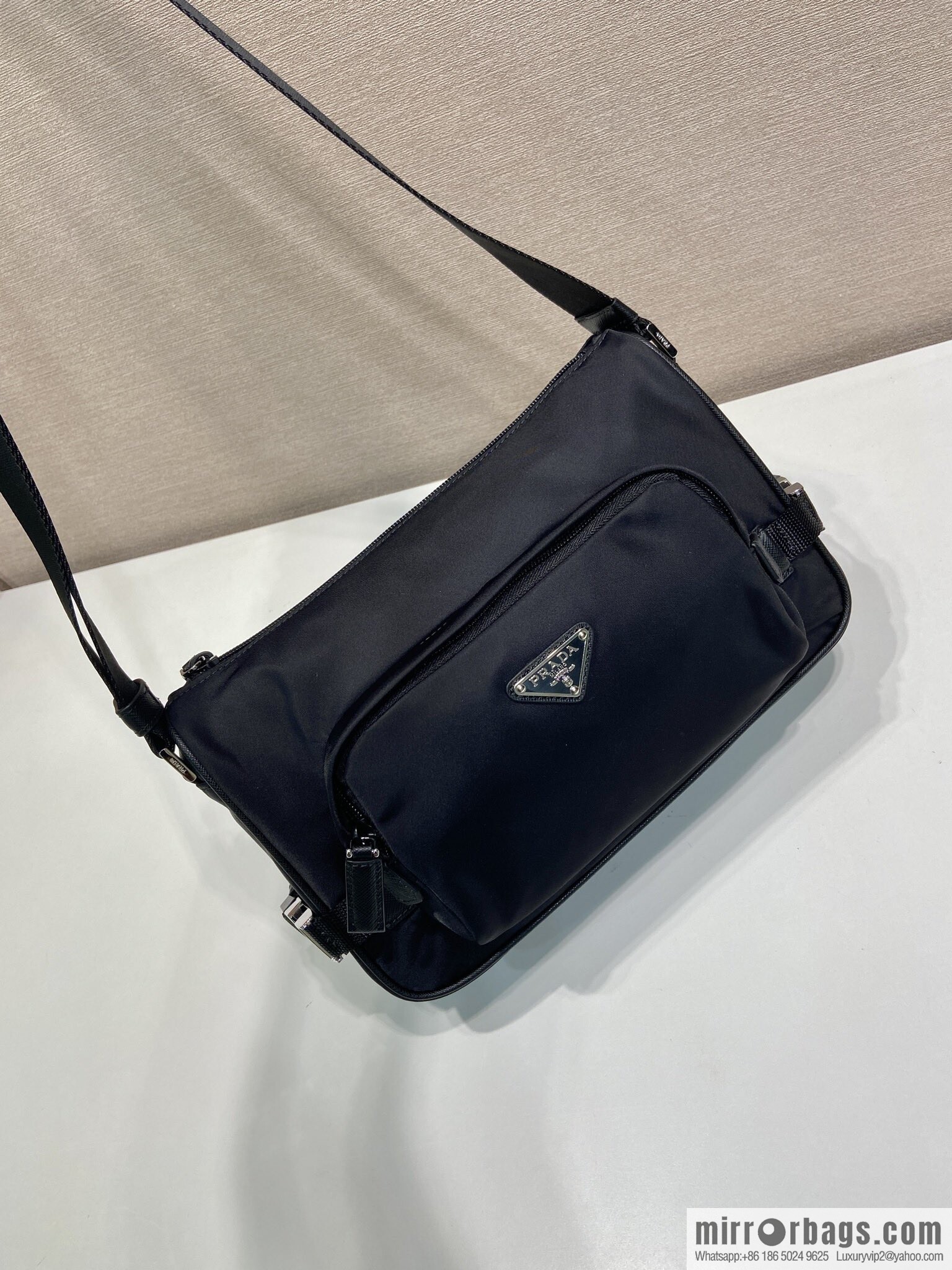 PRADA 🎉 new mailman bag 🎉🎉 2VH192 small🎉🎉