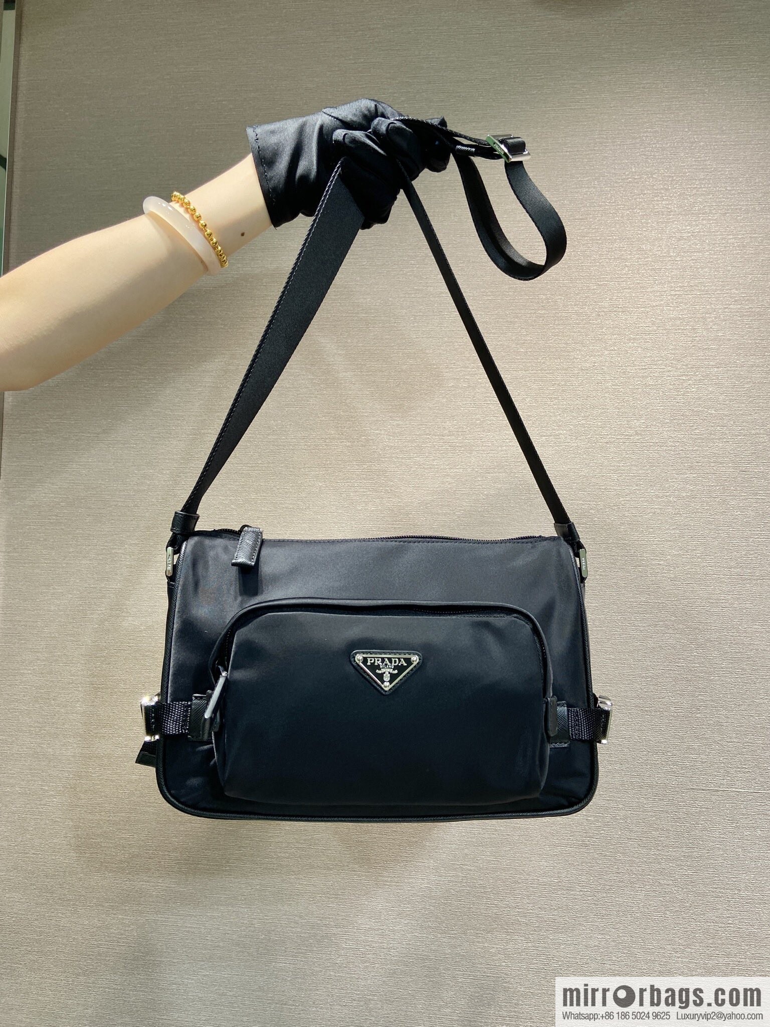 PRADA 🎉 new mailman bag 🎉🎉 2VH192 small🎉🎉