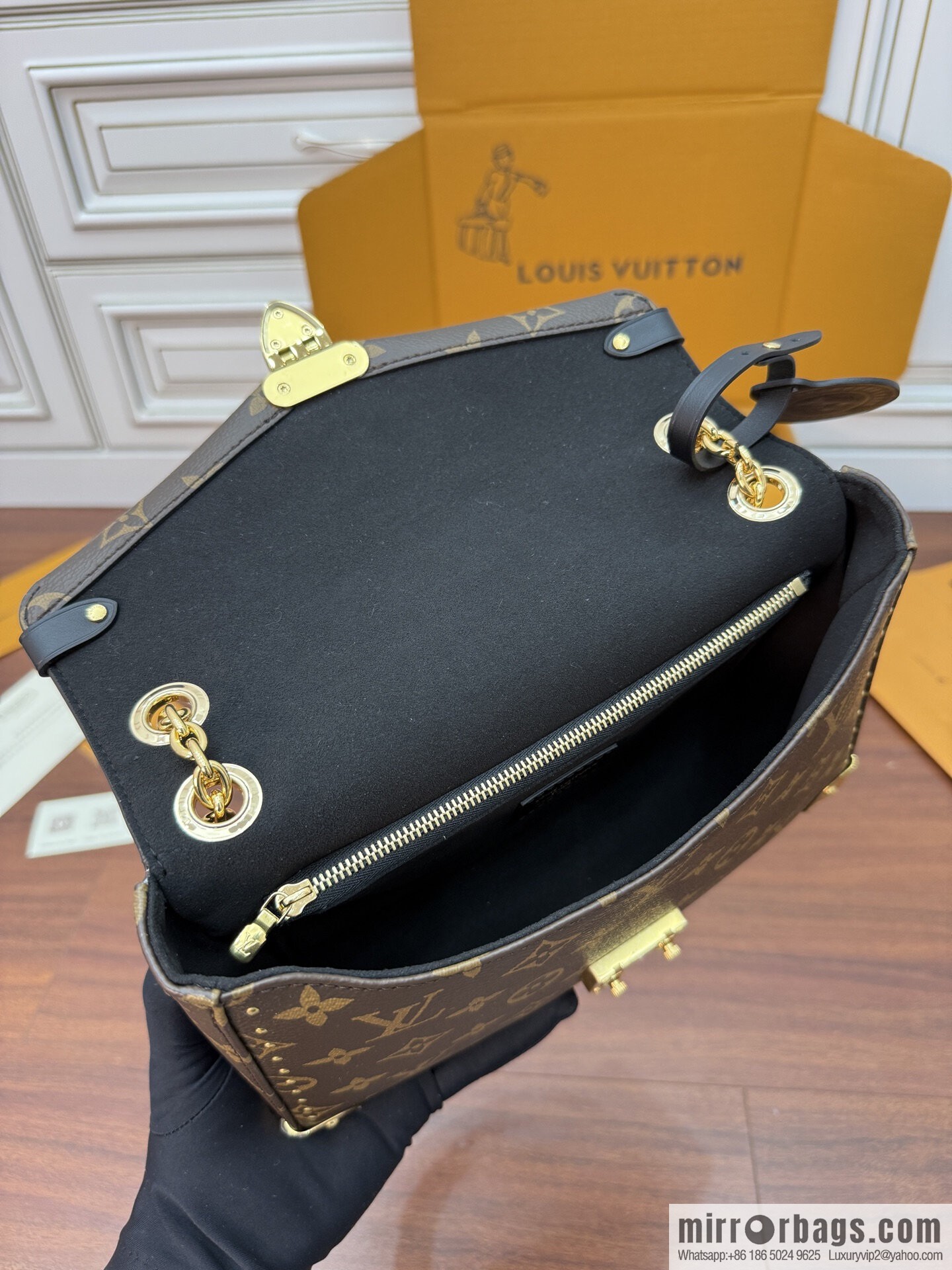 LV M14526 Trunkie