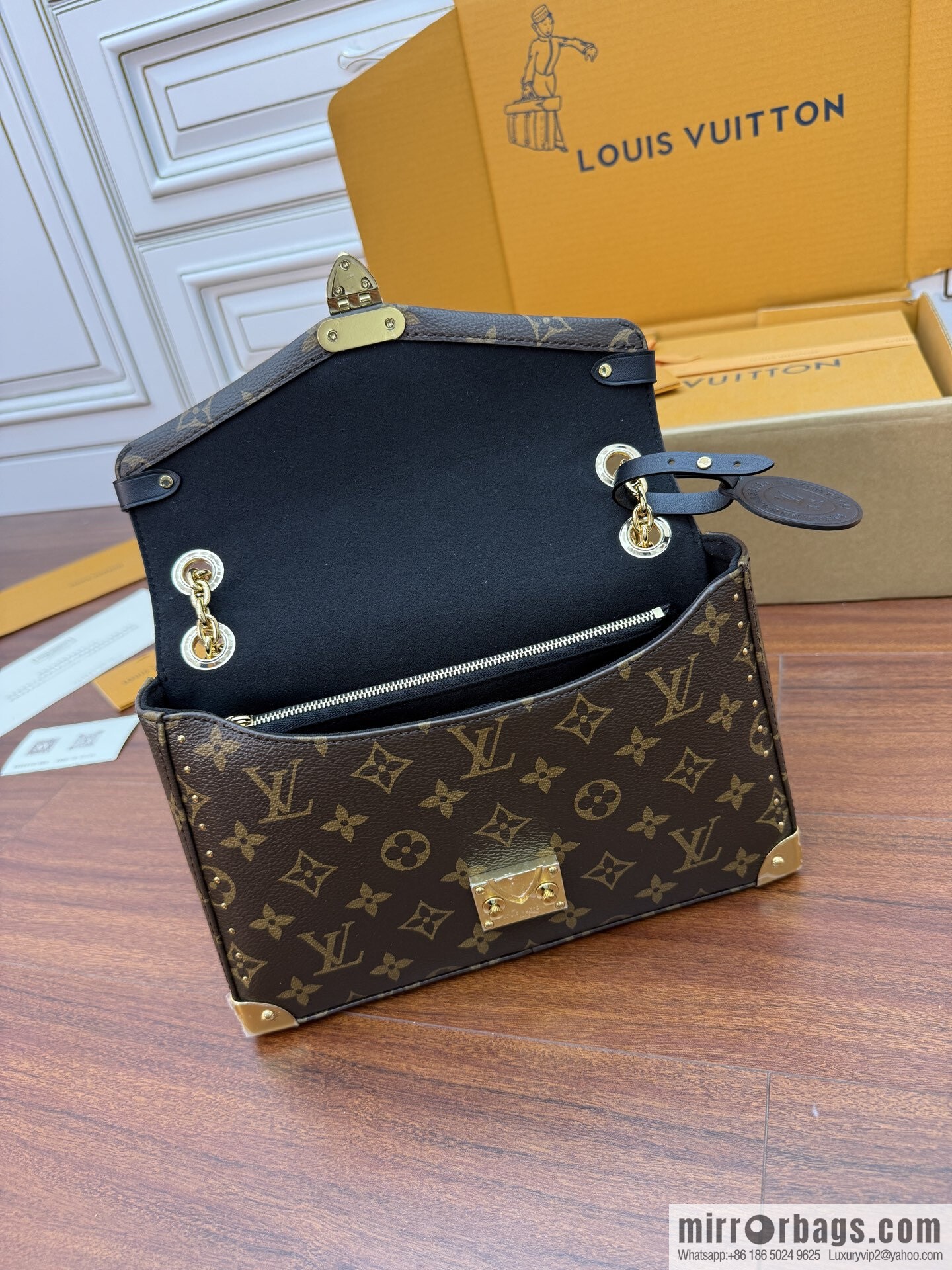 LV M14526 Trunkie