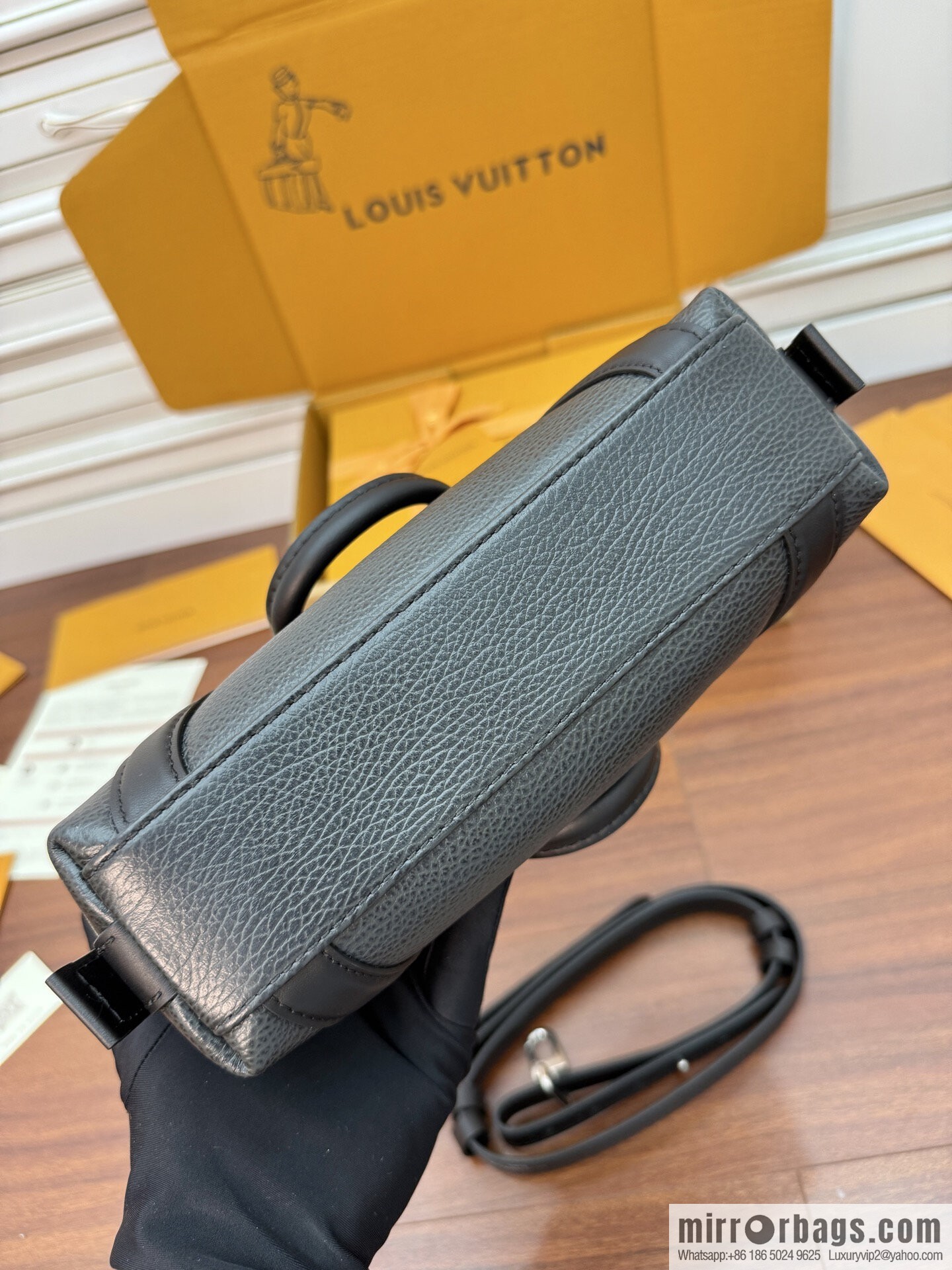 LV M14623 Nano LV Biker