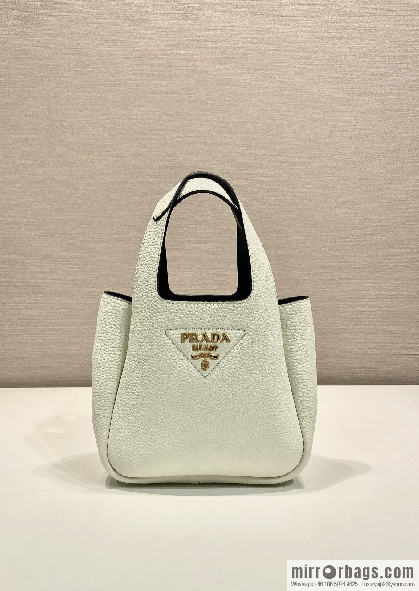 PRADA 🎉 mini basket 🎉 1BA349 🎉🎉 gold hardware 😘😘 white
