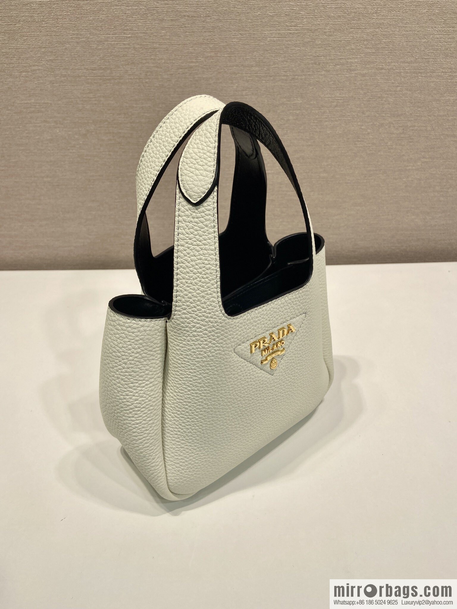 PRADA 🎉 mini basket 🎉 1BA349 🎉🎉 gold hardware 😘😘 white