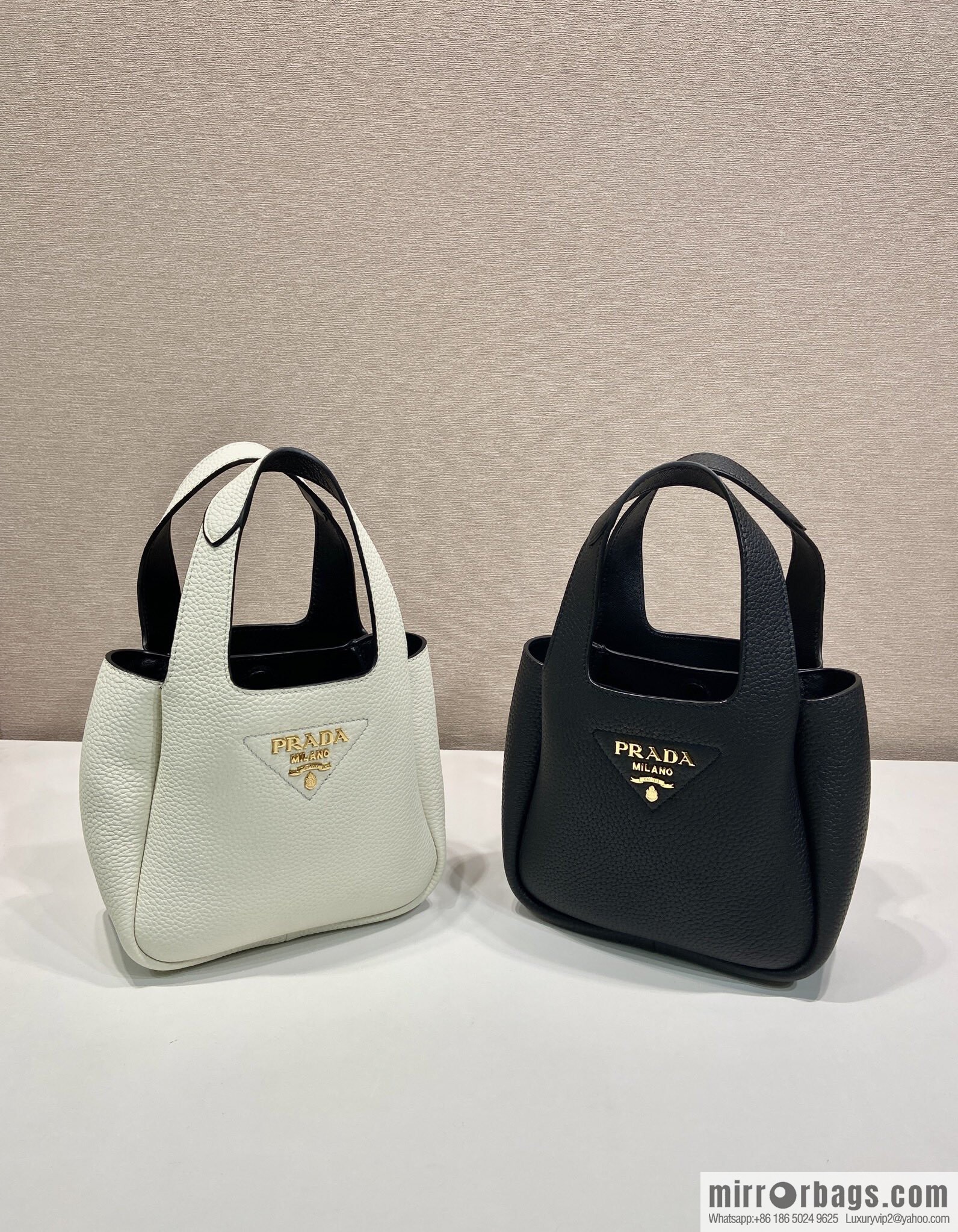 PRADA 🎉 mini basket 🎉 1BA349 🎉🎉 gold hardware 😘😘 white