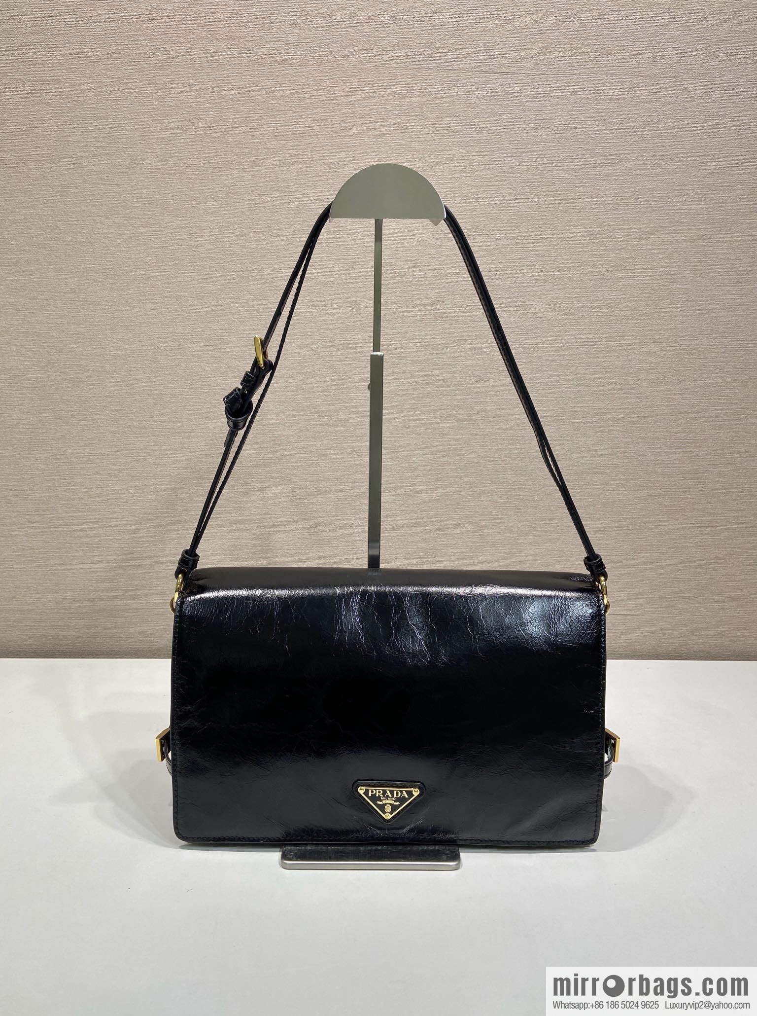PRADA 🎉 new oil wax leather 🎉🎉 1BD385L🎉