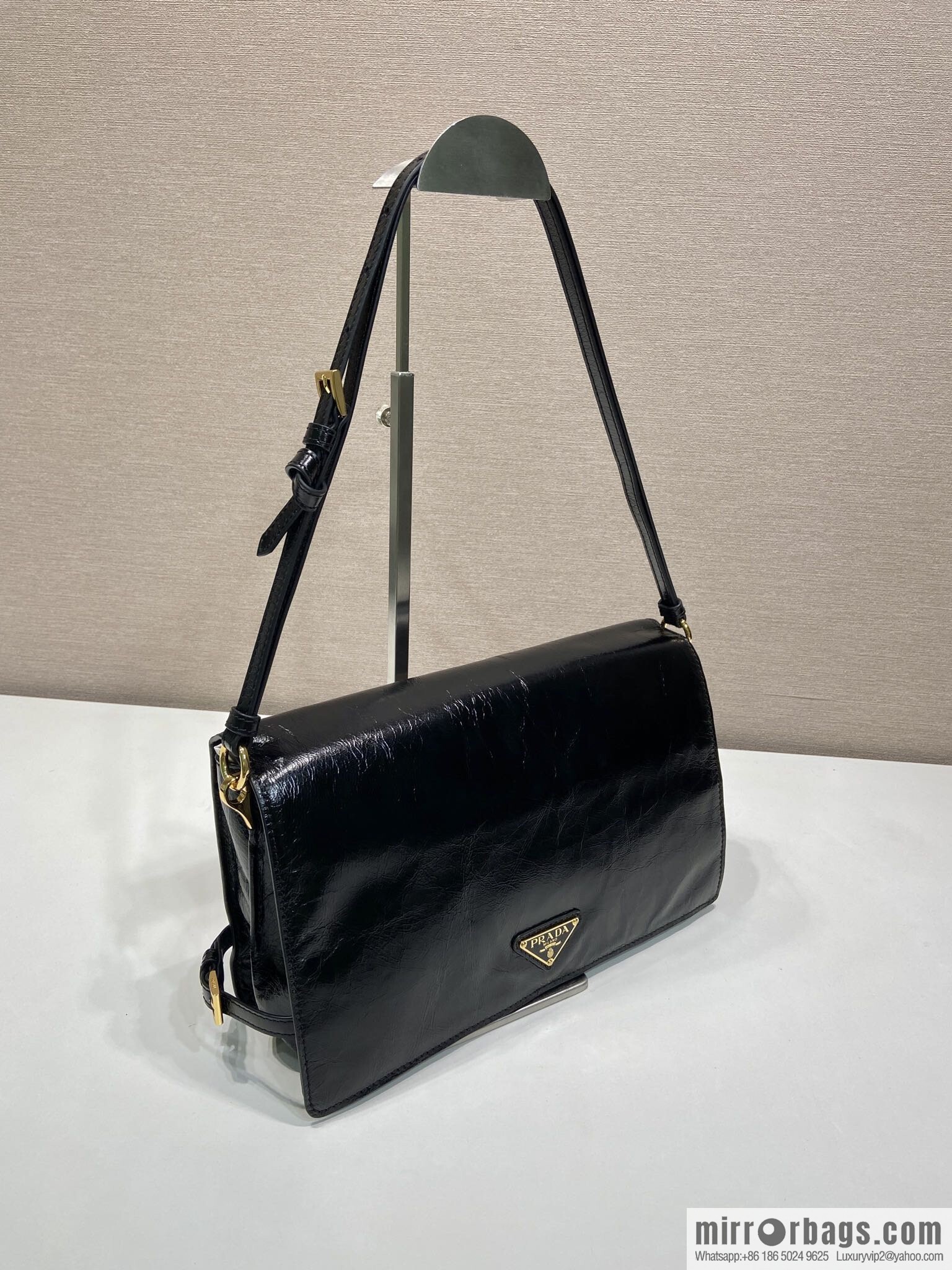 PRADA 🎉 new oil wax leather 🎉🎉 1BD385L🎉