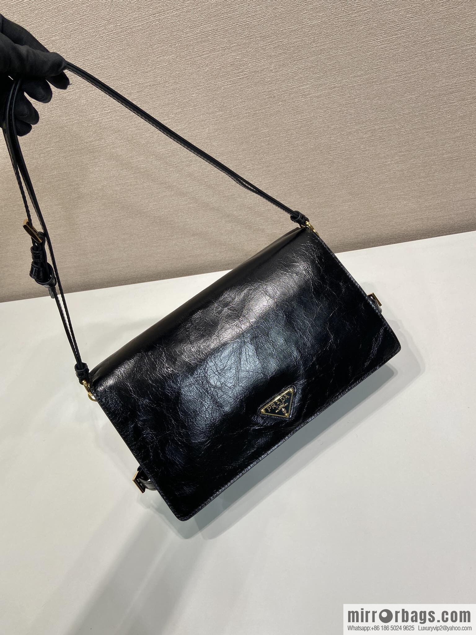PRADA 🎉 new oil wax leather 🎉🎉 1BD385L🎉