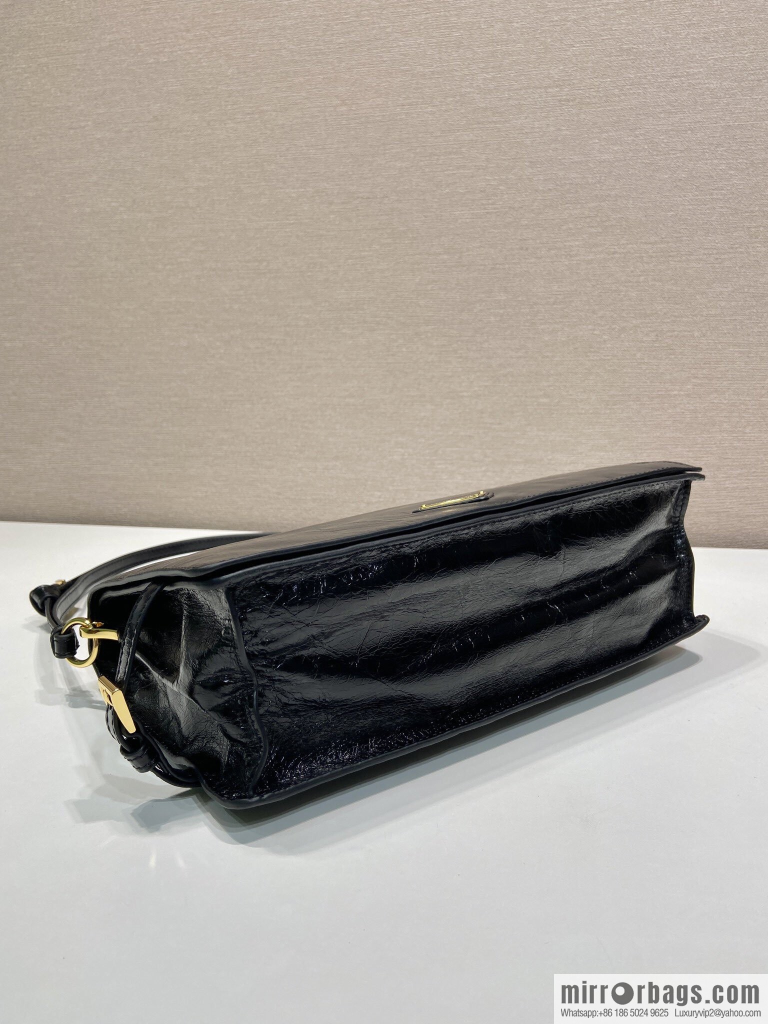 PRADA 🎉 new oil wax leather 🎉🎉 1BD385L🎉