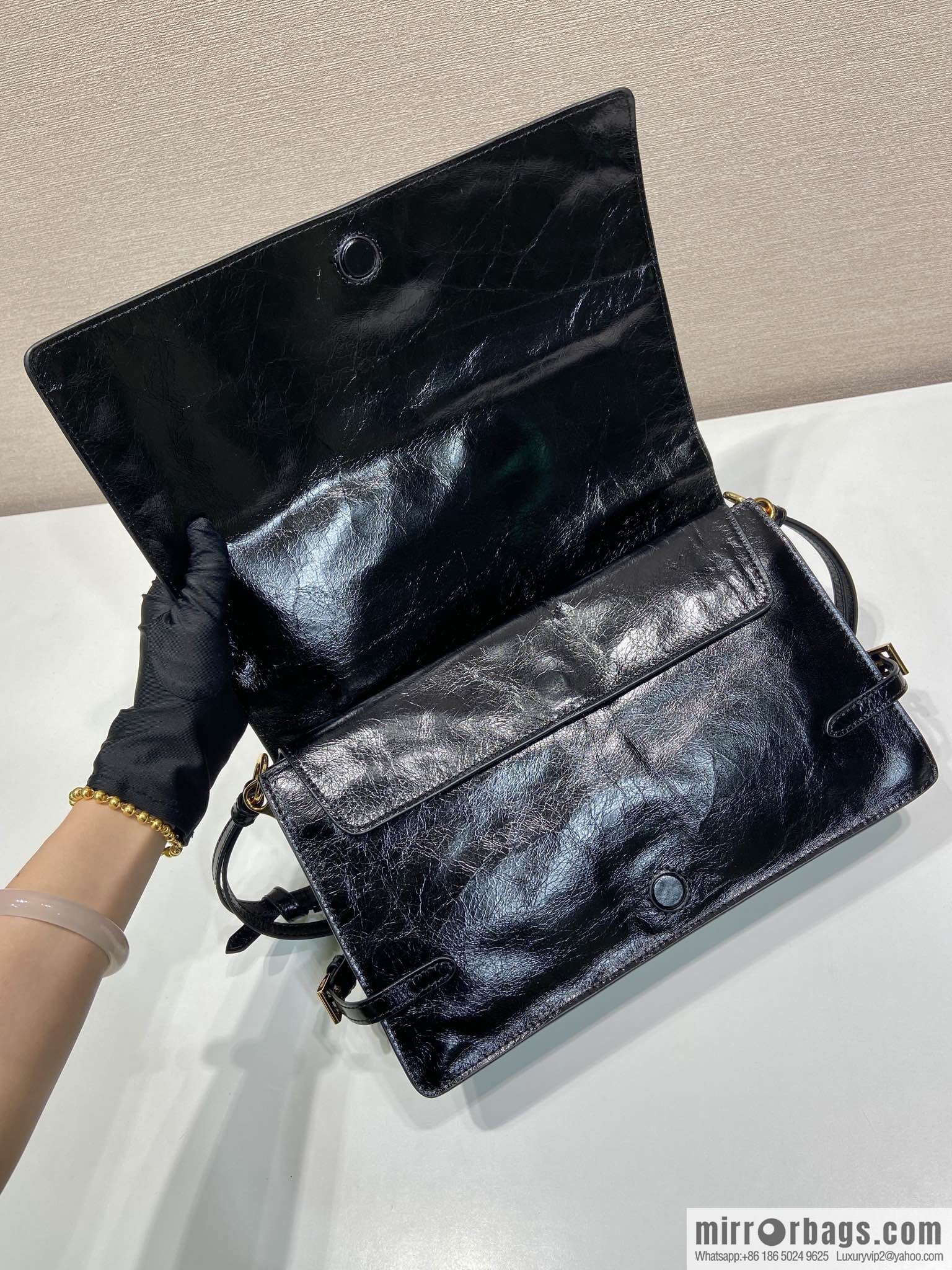 PRADA 🎉 new oil wax leather 🎉🎉 1BD385L🎉