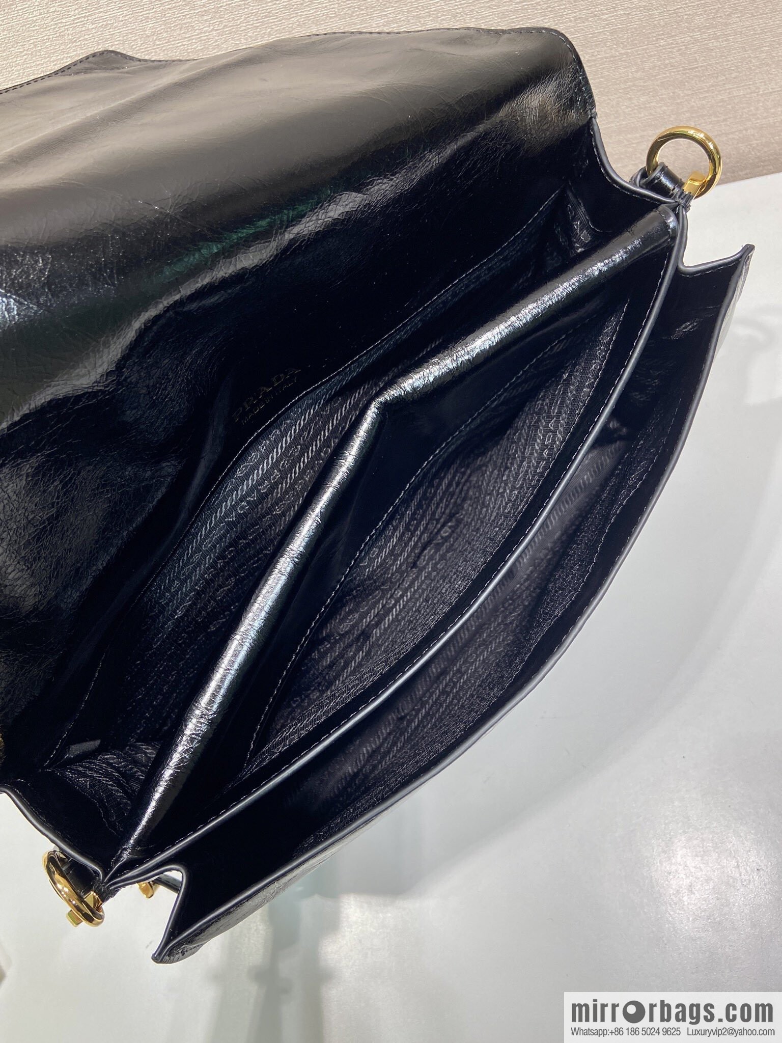 PRADA 🎉 new oil wax leather 🎉🎉 1BD385L🎉