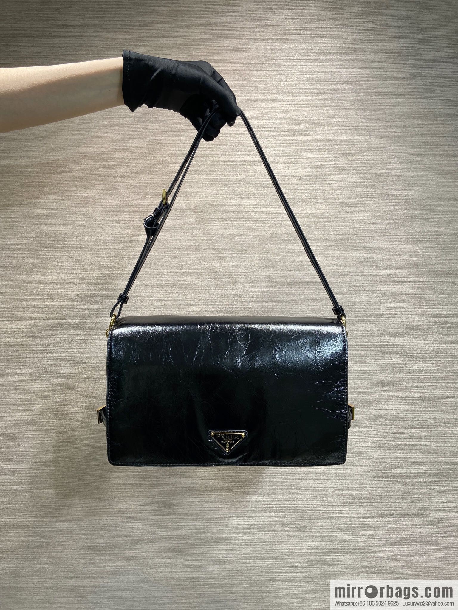 PRADA 🎉 new oil wax leather 🎉🎉 1BD385L🎉