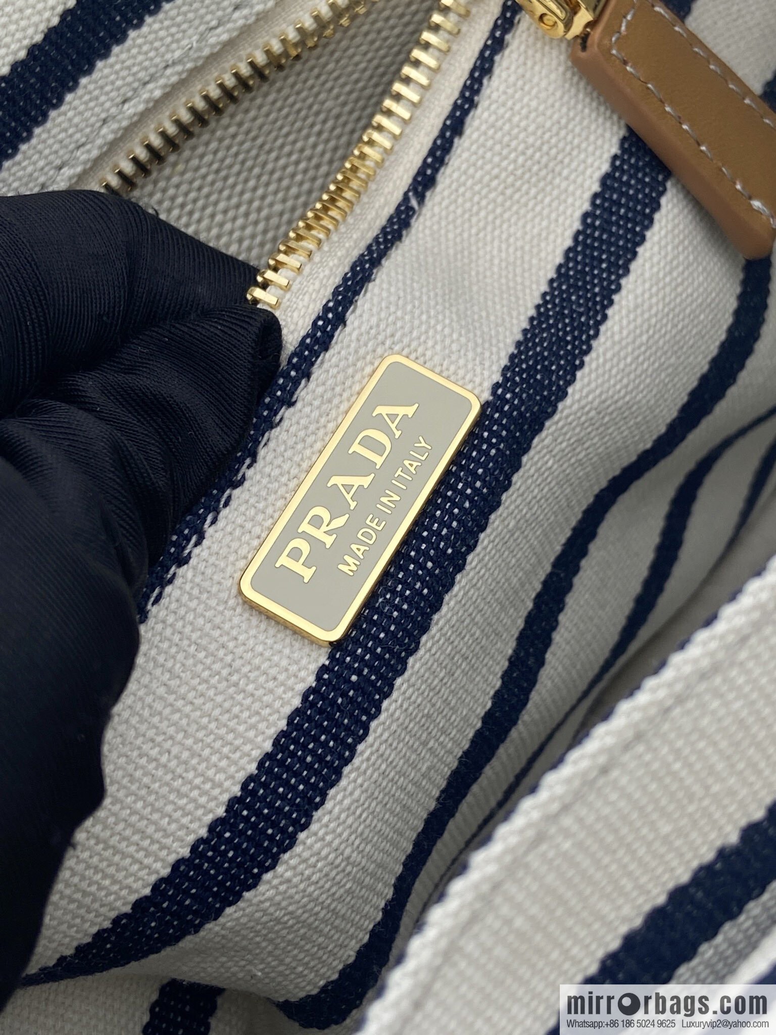 PRADA 🎉 new handbag 🎉 1BA038 🎉🎉 black stripe