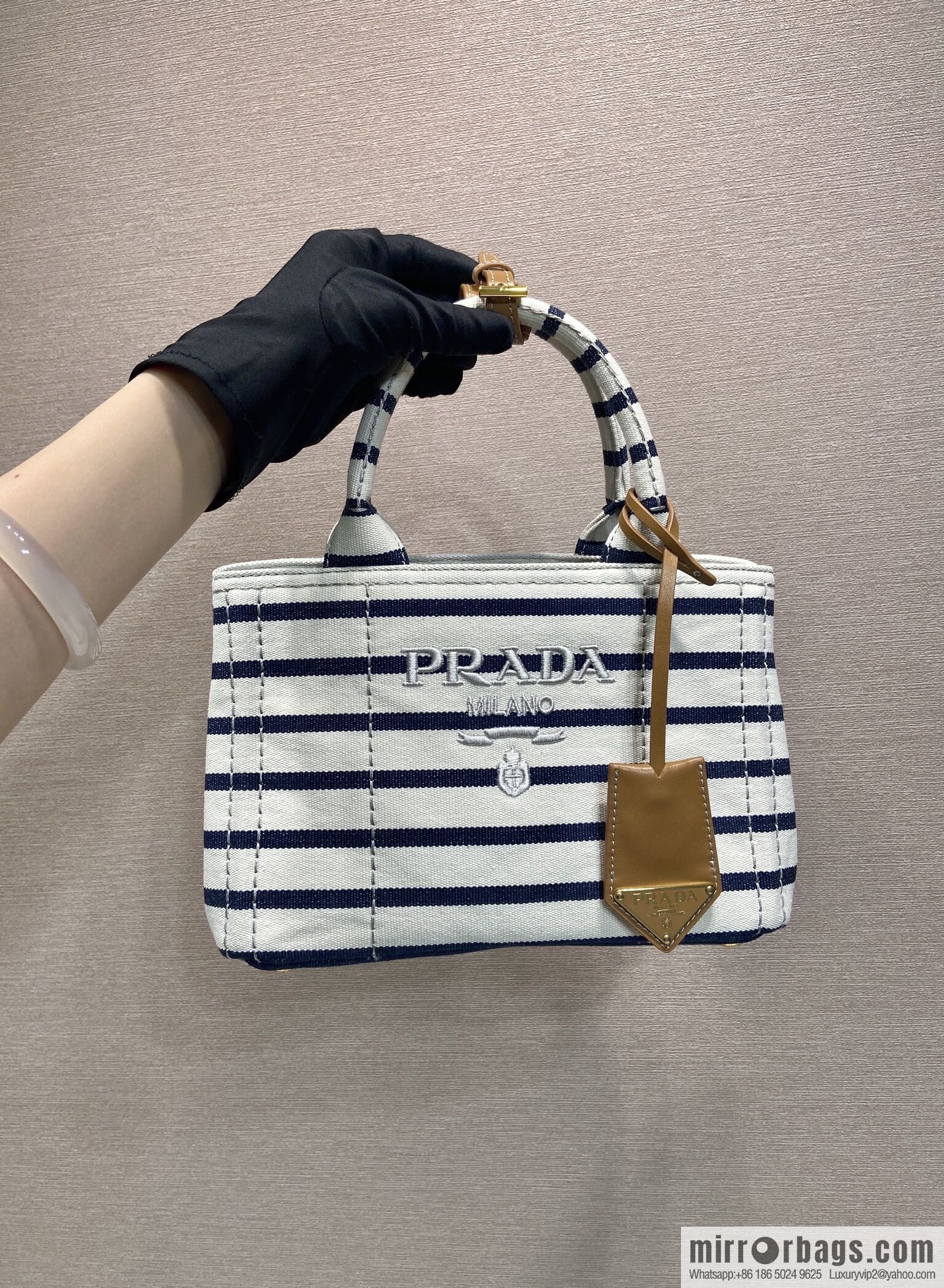 PRADA 🎉 new handbag 🎉 1BA038 🎉🎉 black stripe