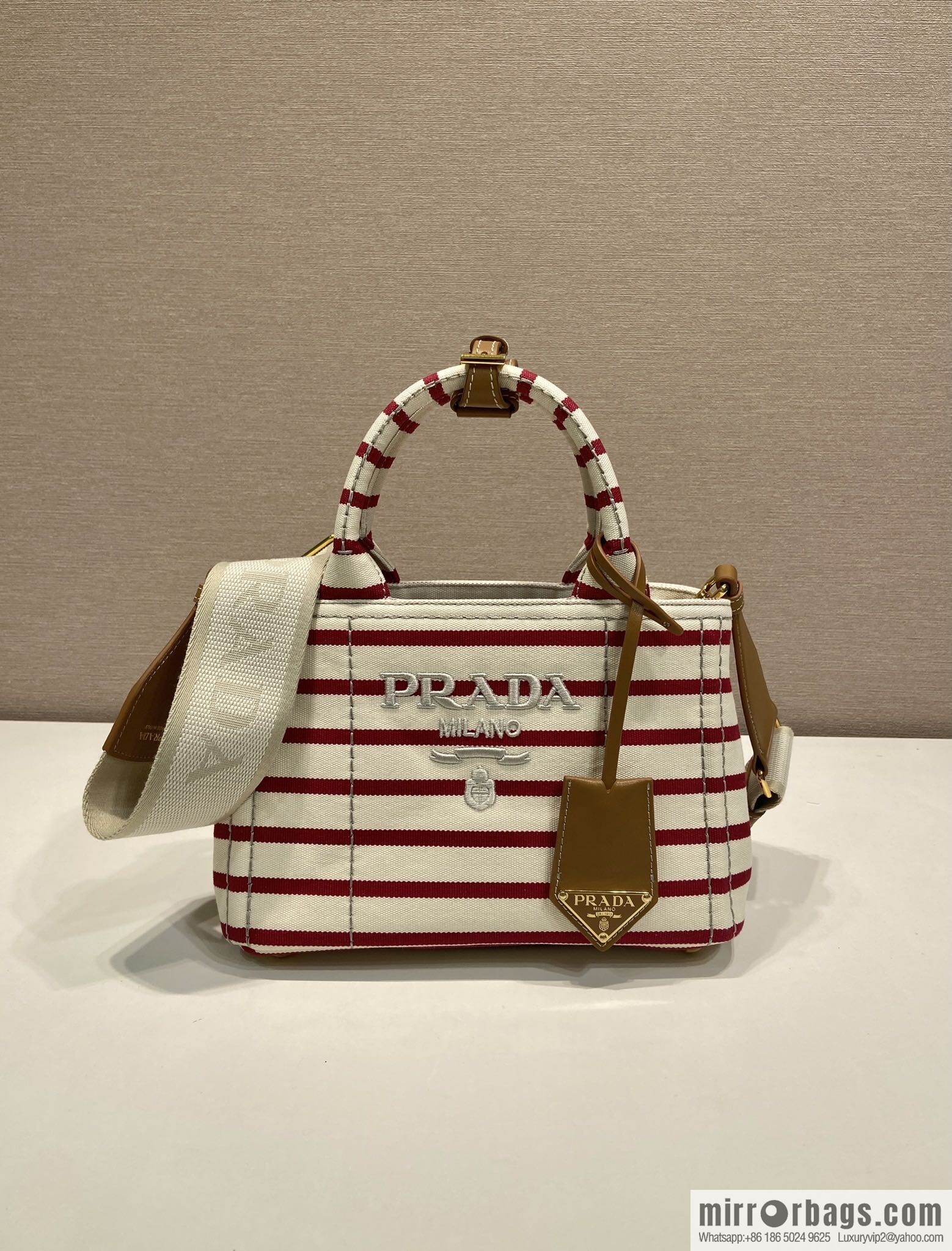 PRADA 🎉 new handbag 🎉 1BA038 🎉🎉 red stripe