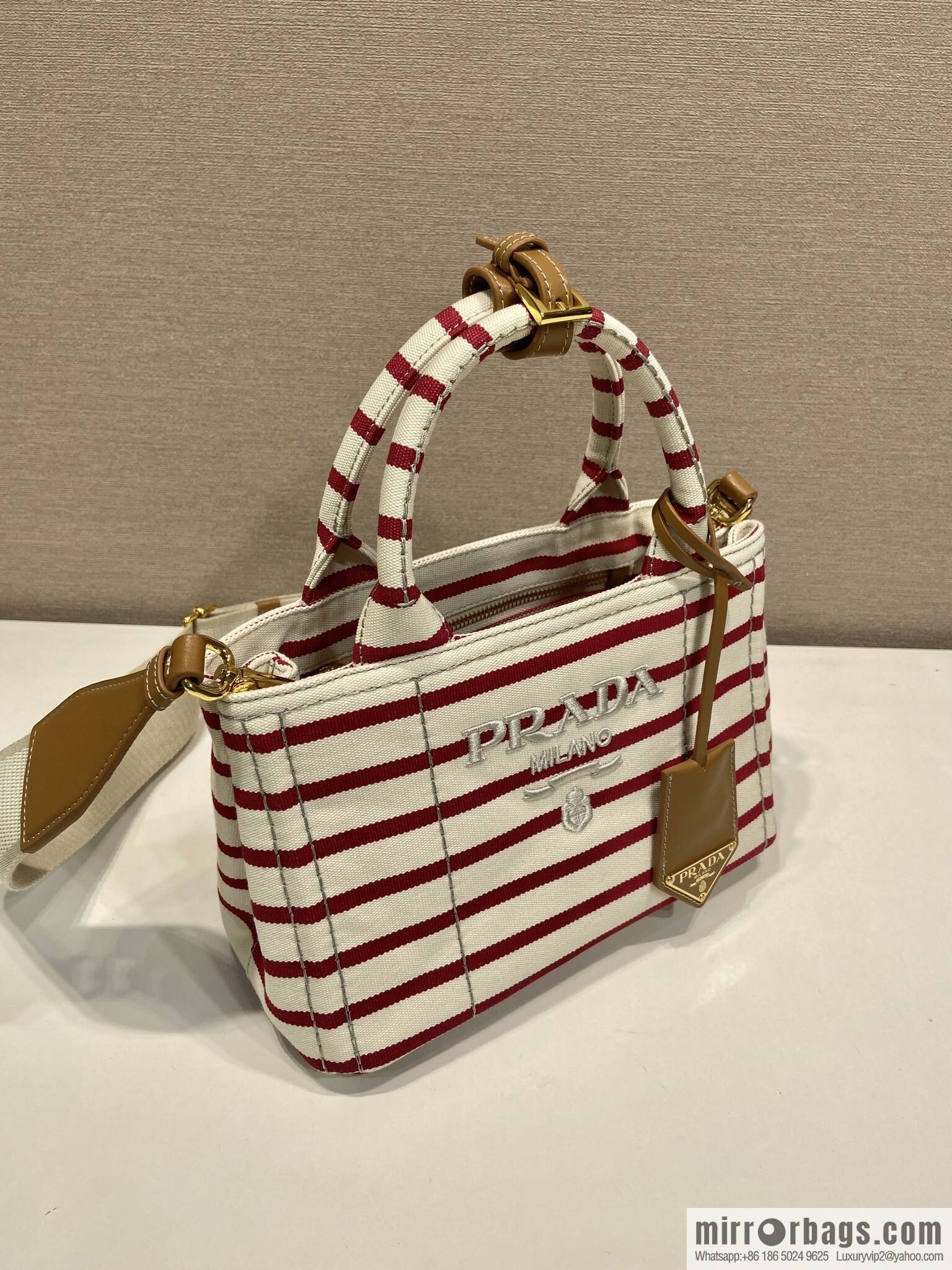 PRADA 🎉 new handbag 🎉 1BA038 🎉🎉 red stripe
