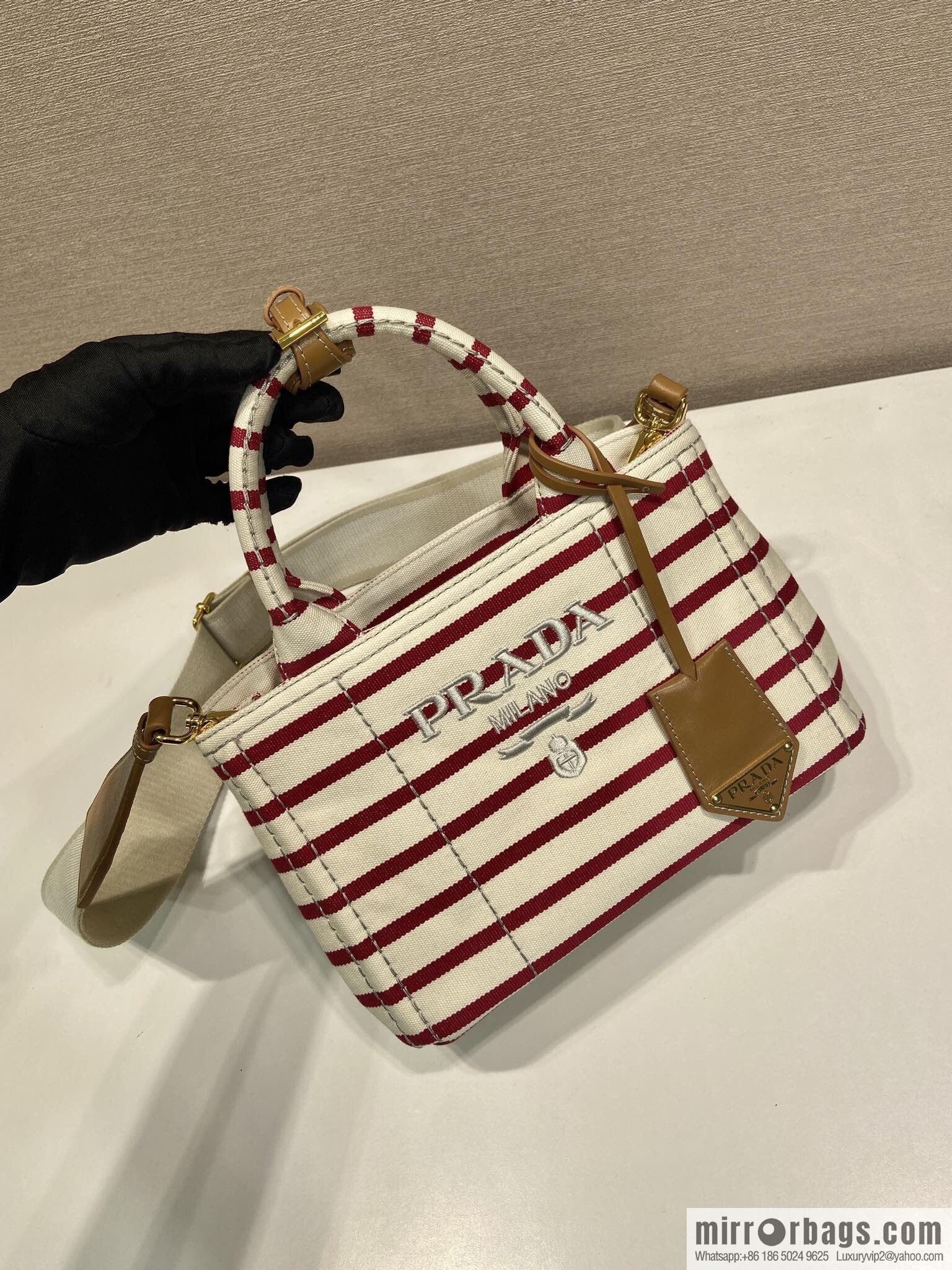 PRADA 🎉 new handbag 🎉 1BA038 🎉🎉 red stripe