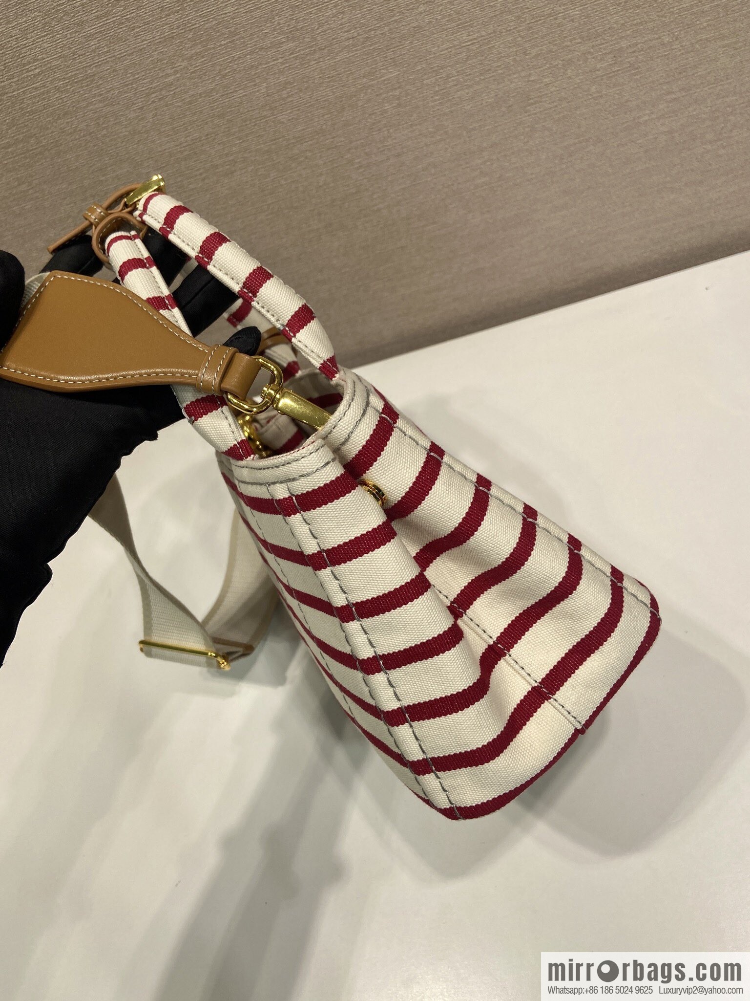PRADA 🎉 new handbag 🎉 1BA038 🎉🎉 red stripe