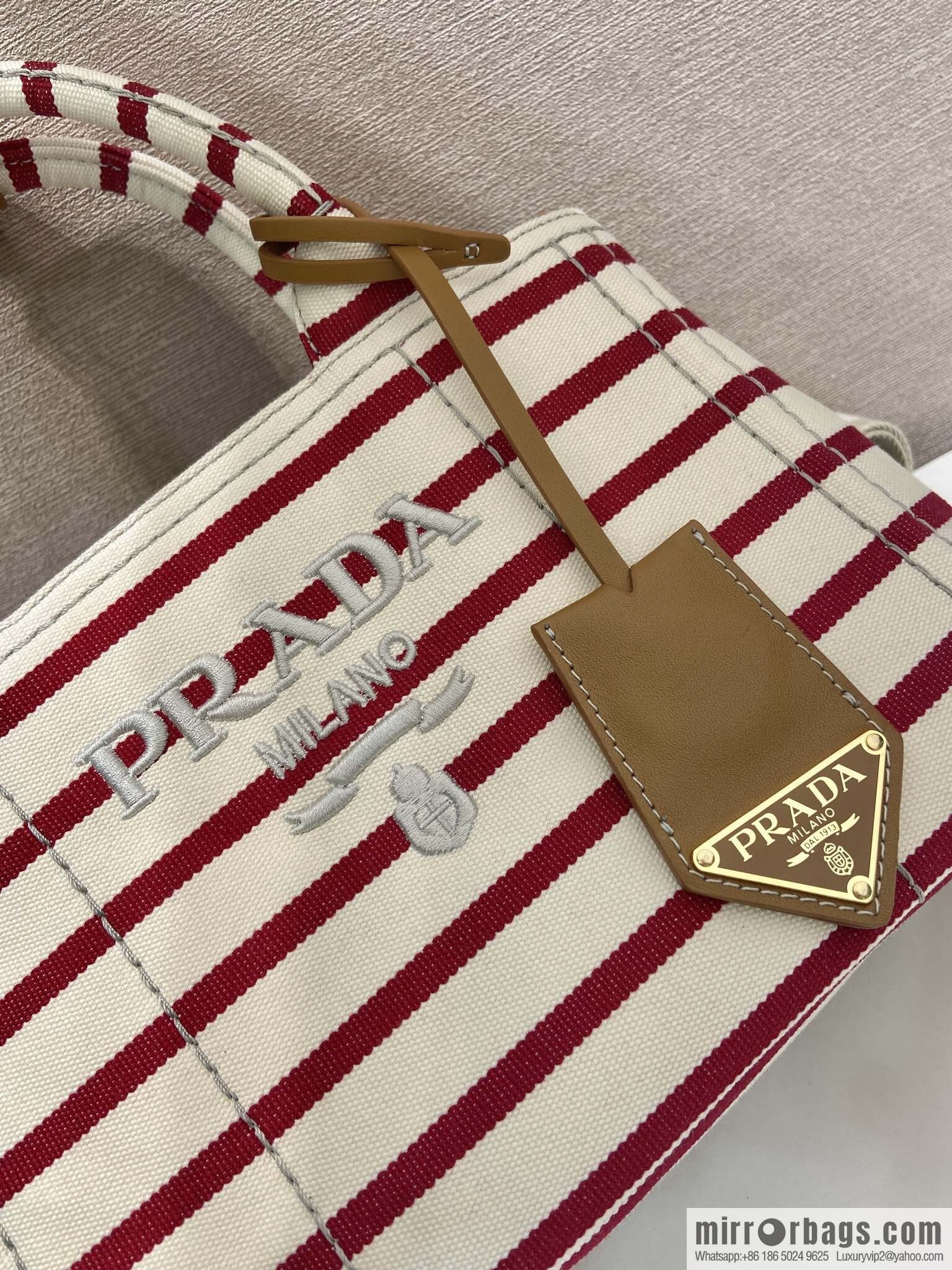 PRADA 🎉 new handbag 🎉 1BA038 🎉🎉 red stripe