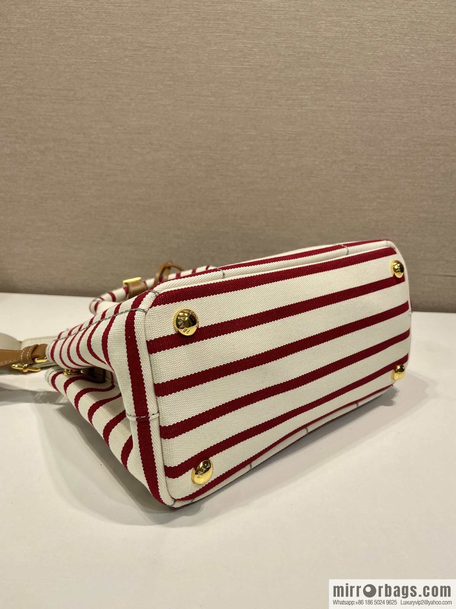 PRADA 🎉 new handbag 🎉 1BA038 🎉🎉 red stripe