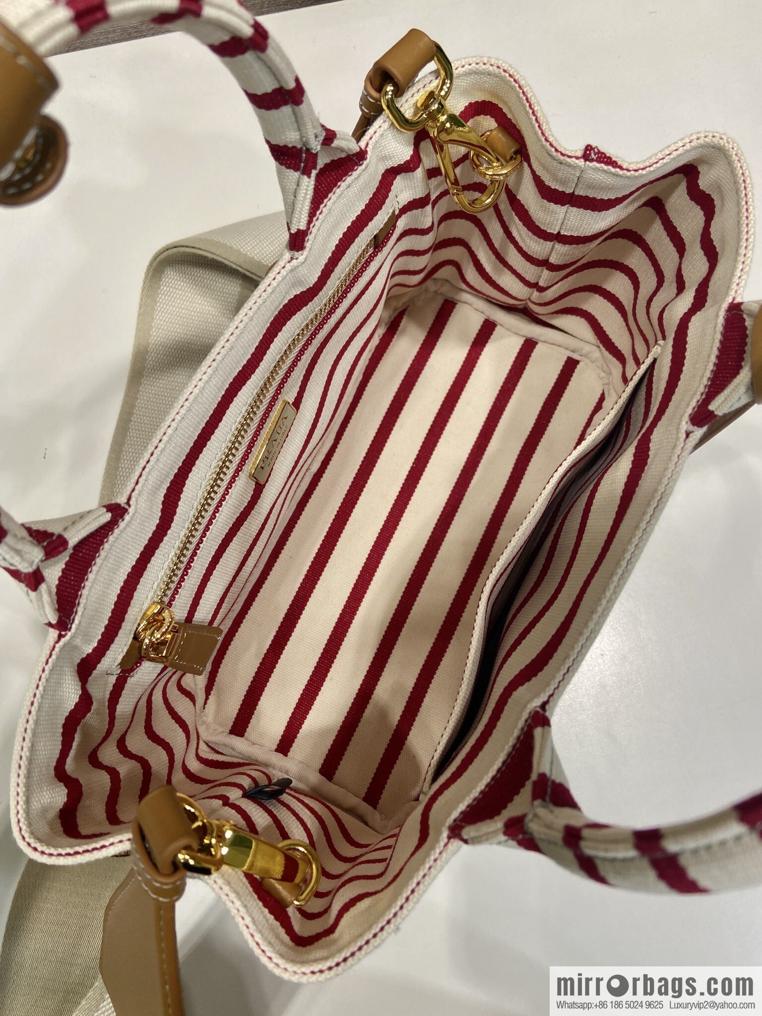PRADA 🎉 new handbag 🎉 1BA038 🎉🎉 red stripe