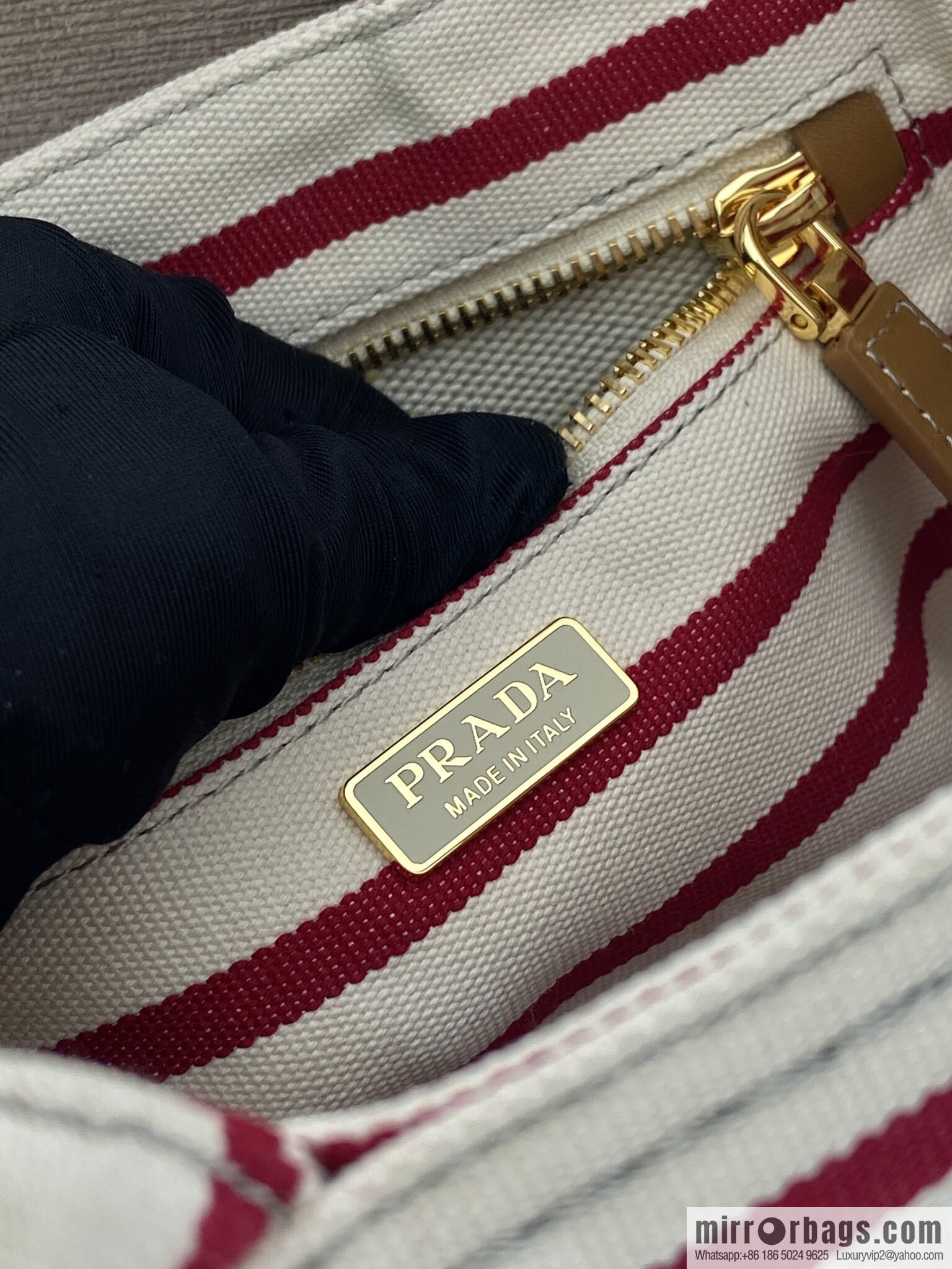 PRADA 🎉 new handbag 🎉 1BA038 🎉🎉 red stripe