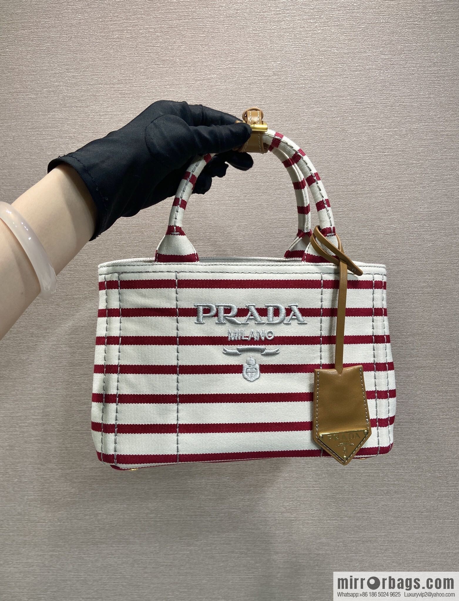 PRADA 🎉 new handbag 🎉 1BA038 🎉🎉 red stripe