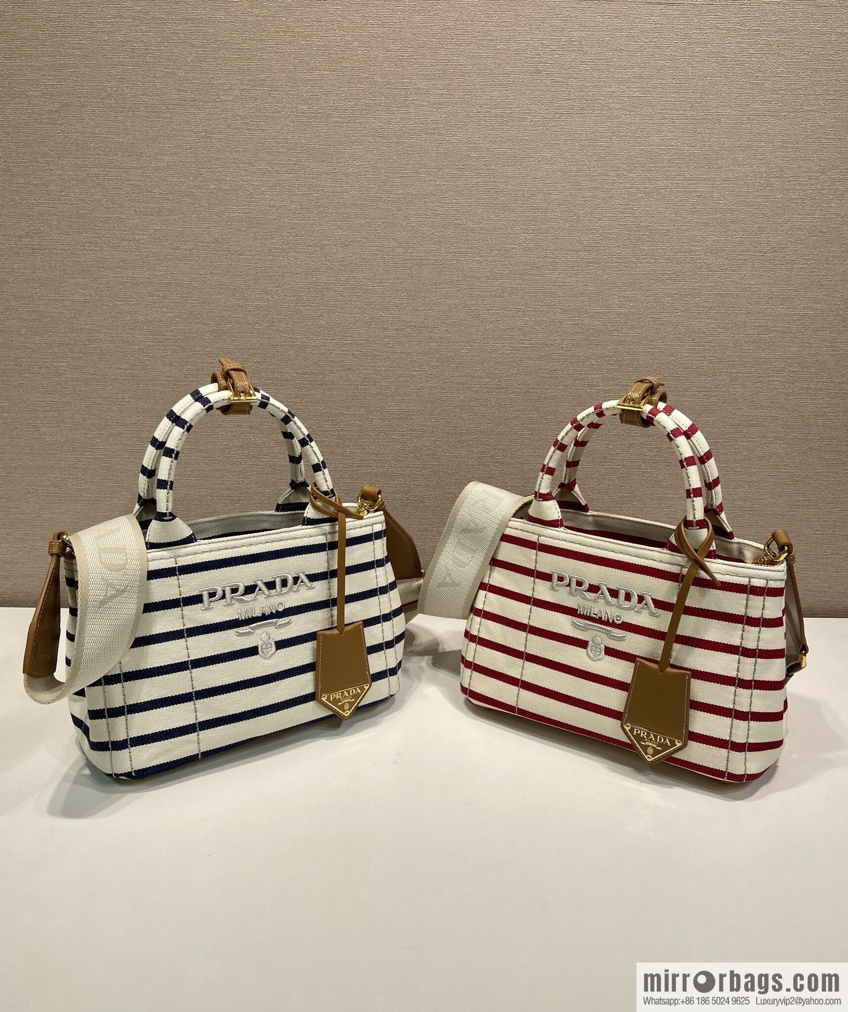PRADA 🎉 new handbag 🎉 1BA038 🎉🎉 red stripe