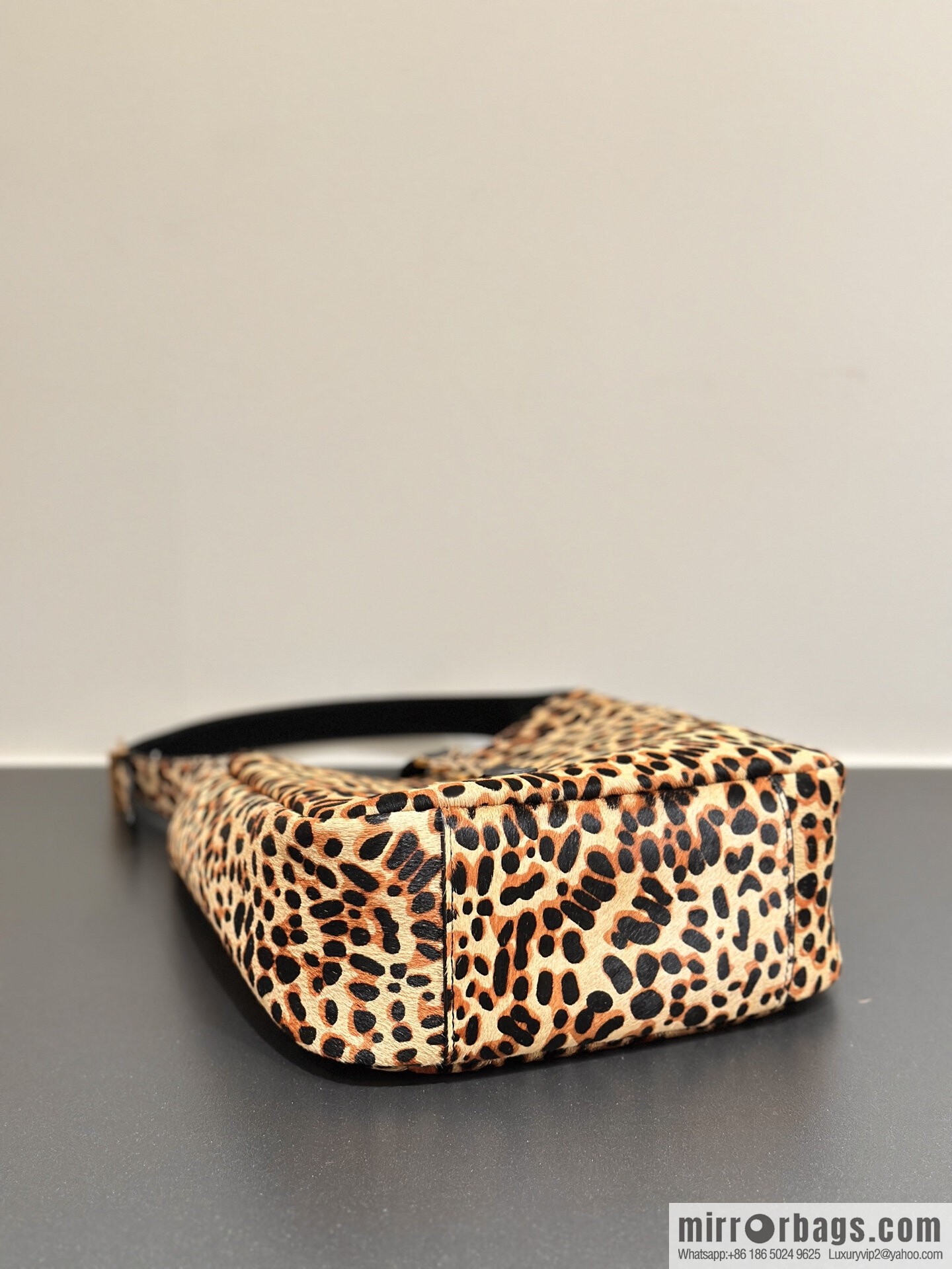 YSL 𝗛𝗢𝗕𝗢 ♡ leopard print, medieval underarm bag 713938