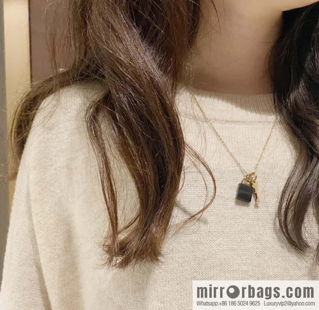 ❗️New ❗️ ☀️ Hermès HERMES Buffalo Horn Amulette Padlock Key Necklace ☀️