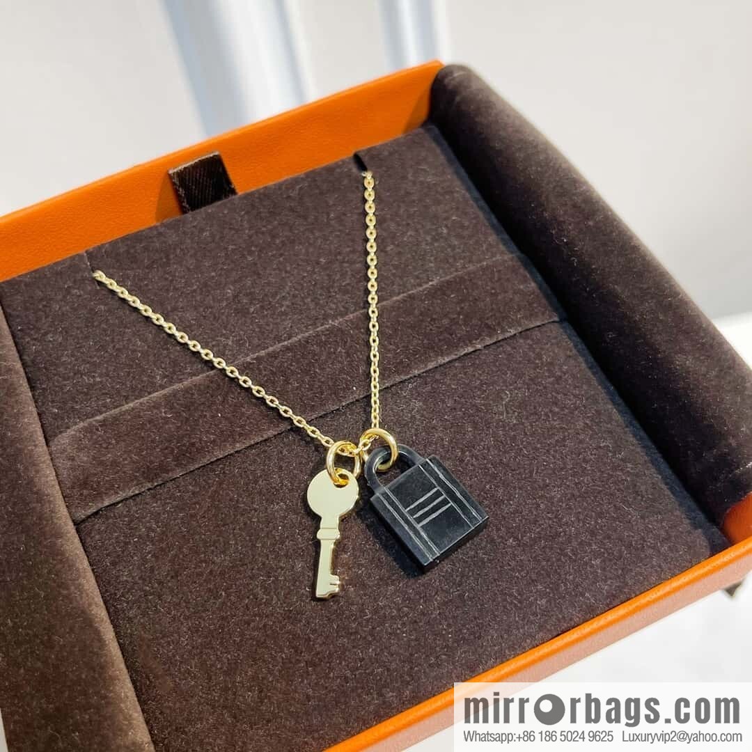 ❗️New ❗️ ☀️ Hermès HERMES Buffalo Horn Amulette Padlock Key Necklace ☀️