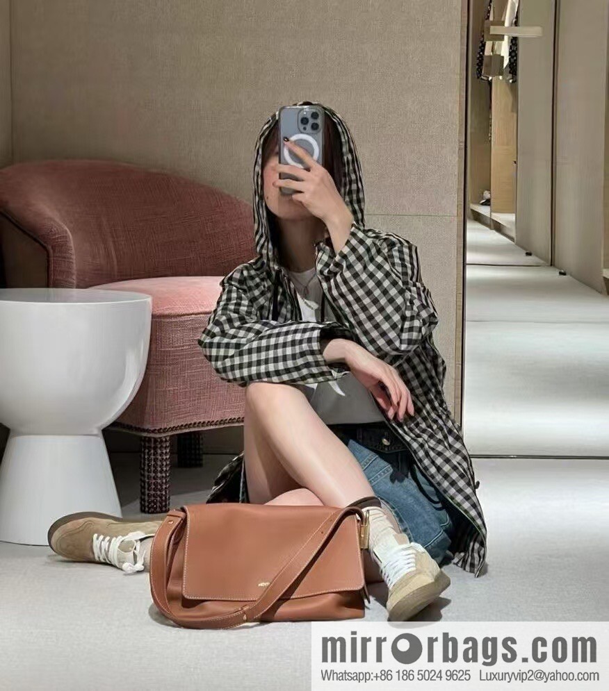 LV M13151 Low Key Messenger