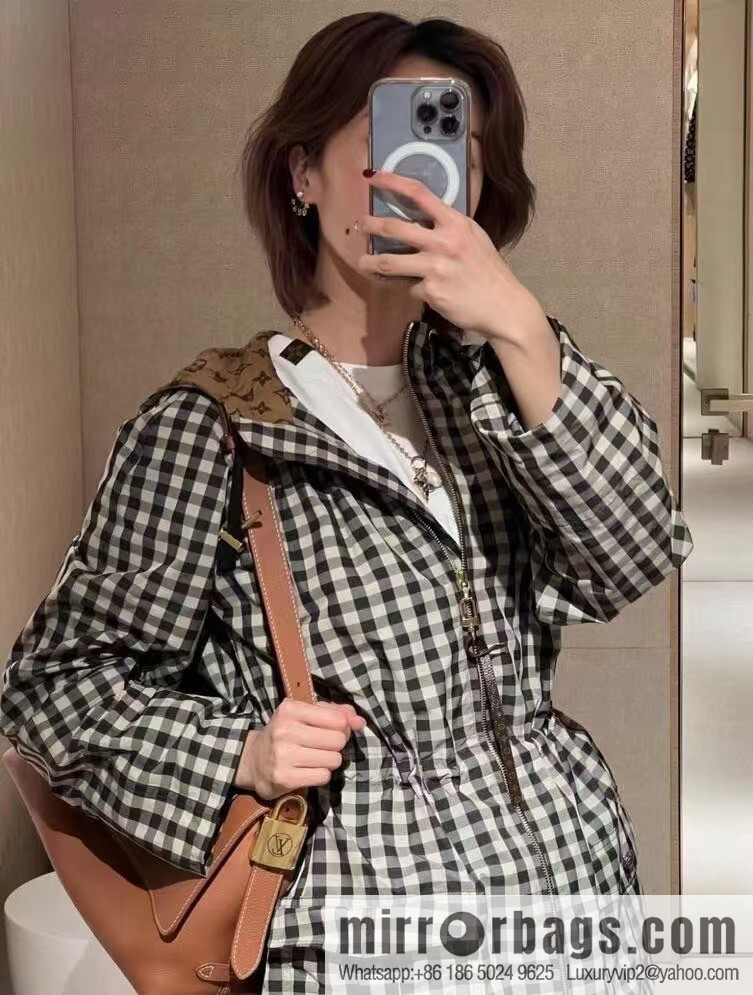 LV M13151 Low Key Messenger